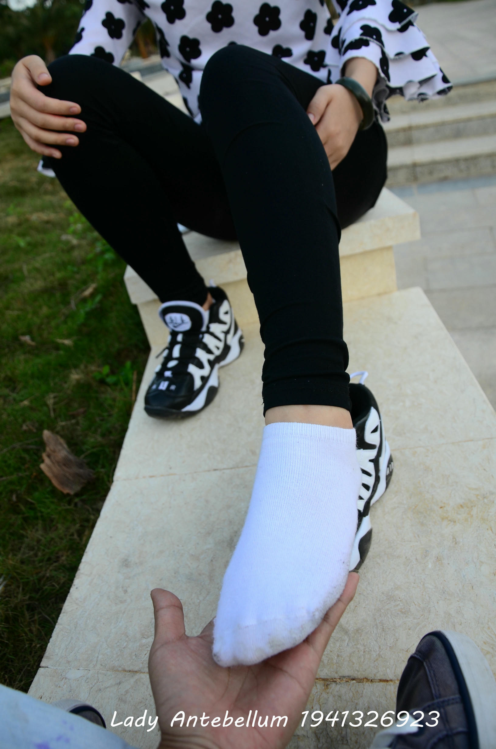 [战前女神] 恋足美腿棉袜女神级摄影套图 063 [89P-124MB]_第3集