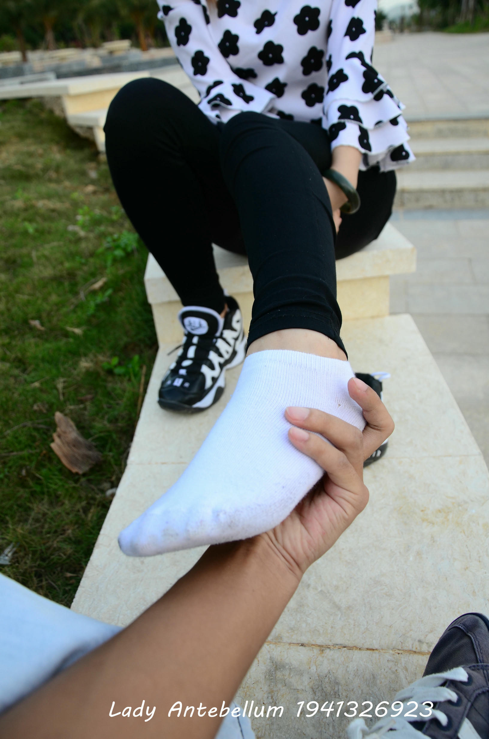 [战前女神] 恋足美腿棉袜女神级摄影套图 063 [89P-124MB]_第3集