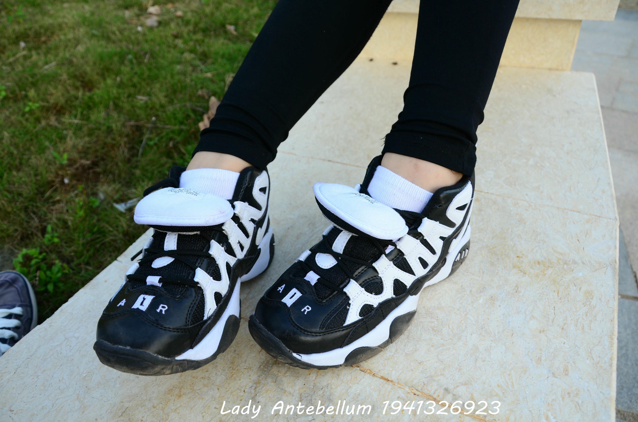 [战前女神] 恋足美腿棉袜女神级摄影套图 063 [89P-124MB]_第1集