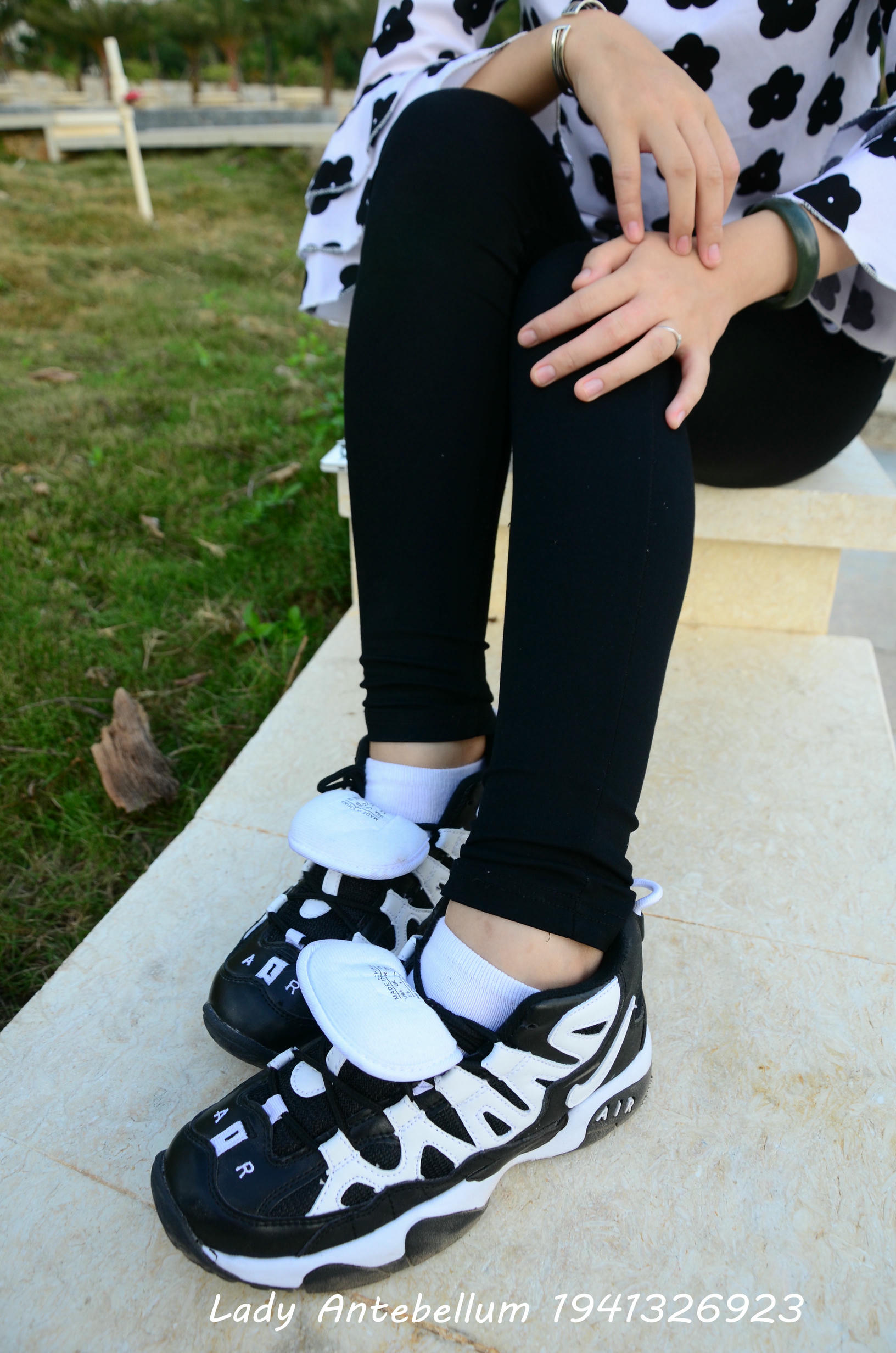 [战前女神] 恋足美腿棉袜女神级摄影套图 063 [89P-124MB]_第1集