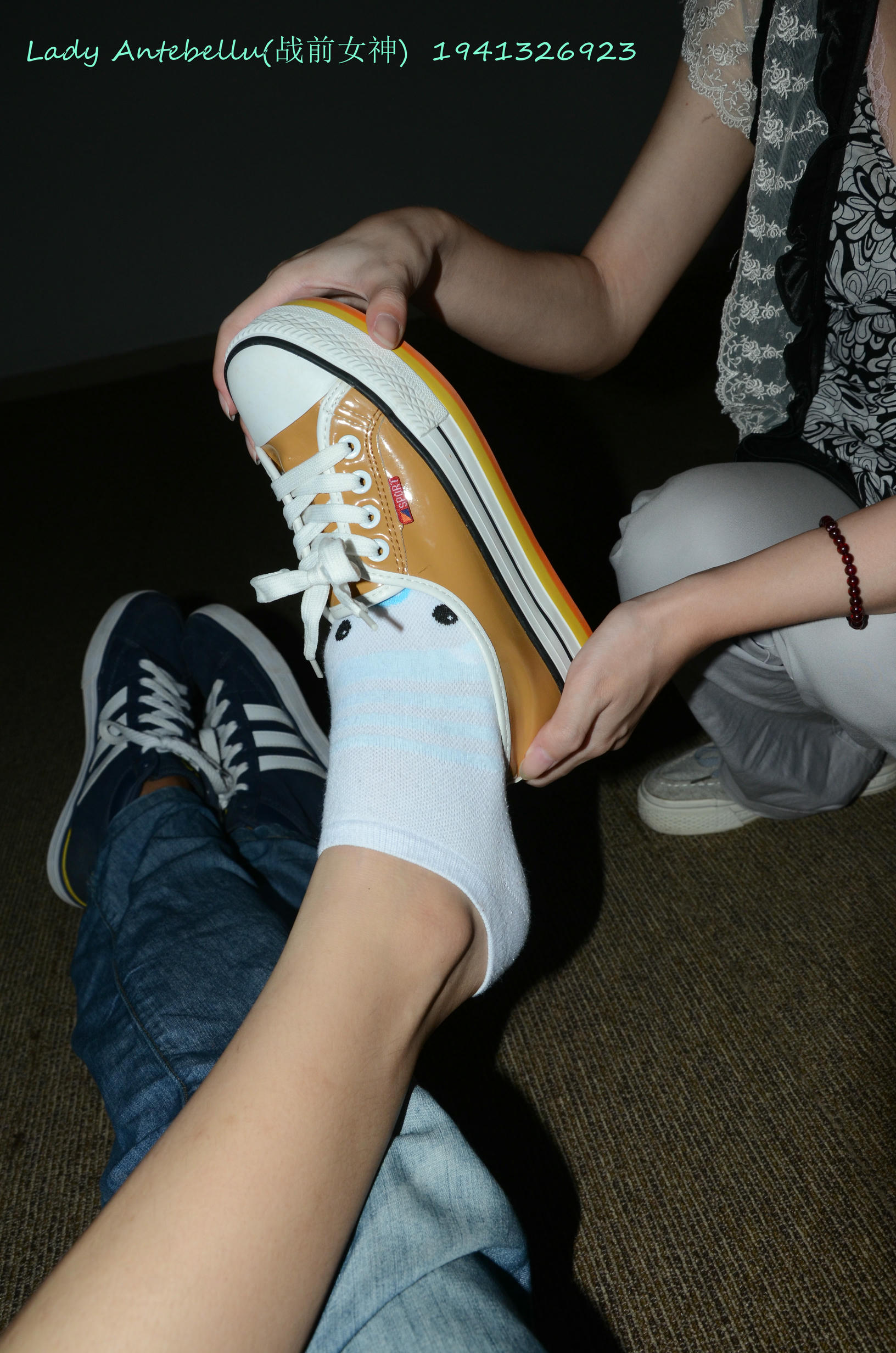 [战前女神] 恋足美腿棉袜女神级摄影套图 064 [62P-157MB]_第1集