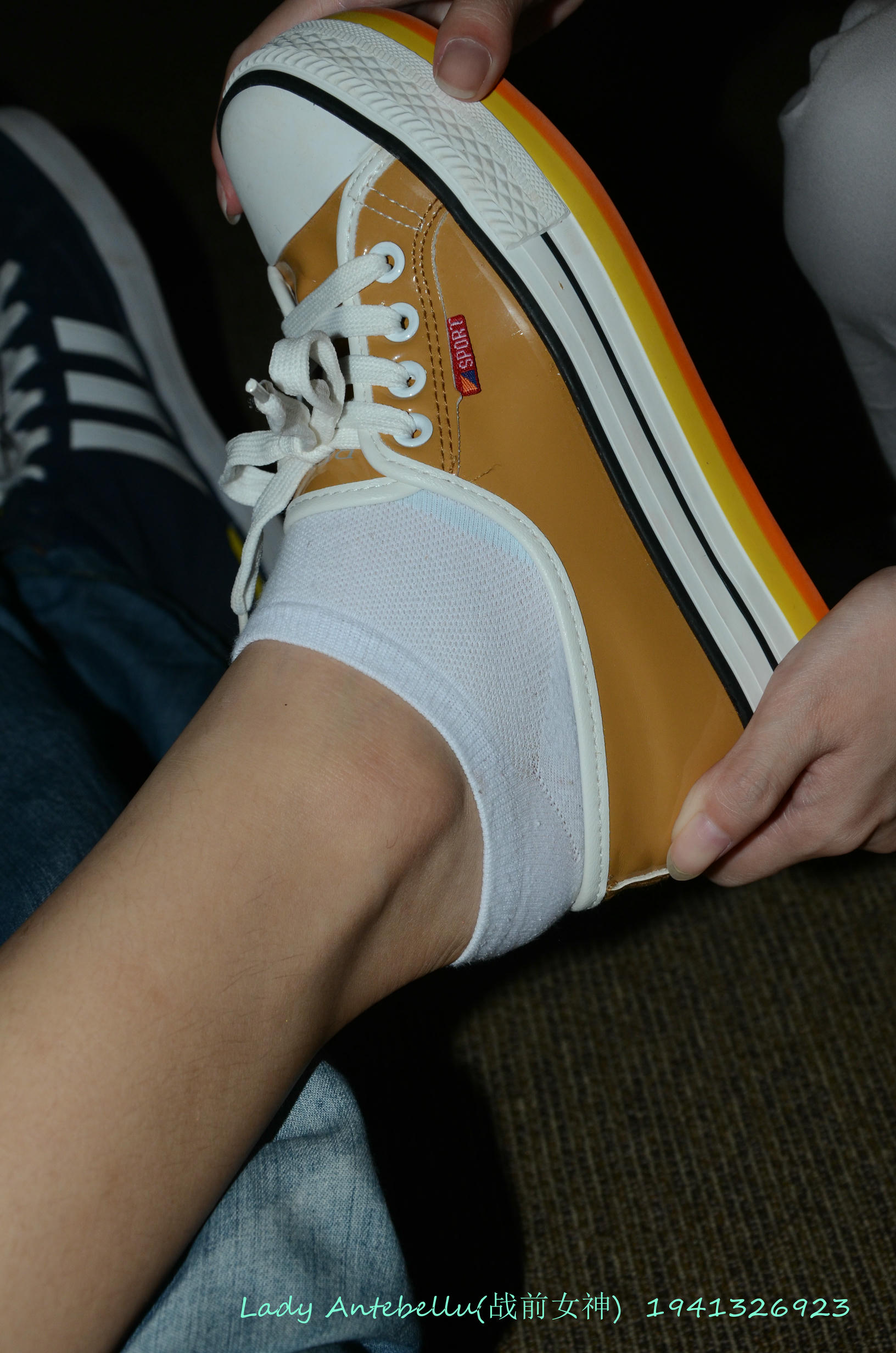 [战前女神] 恋足美腿棉袜女神级摄影套图 064 [62P-157MB]_第1集