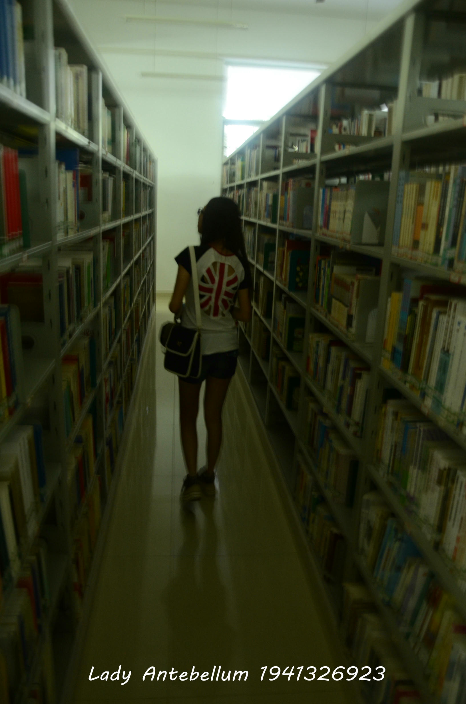 [战前女神] 恋足美腿棉袜女神级摄影套图 065 [111P-133MB]_第1集