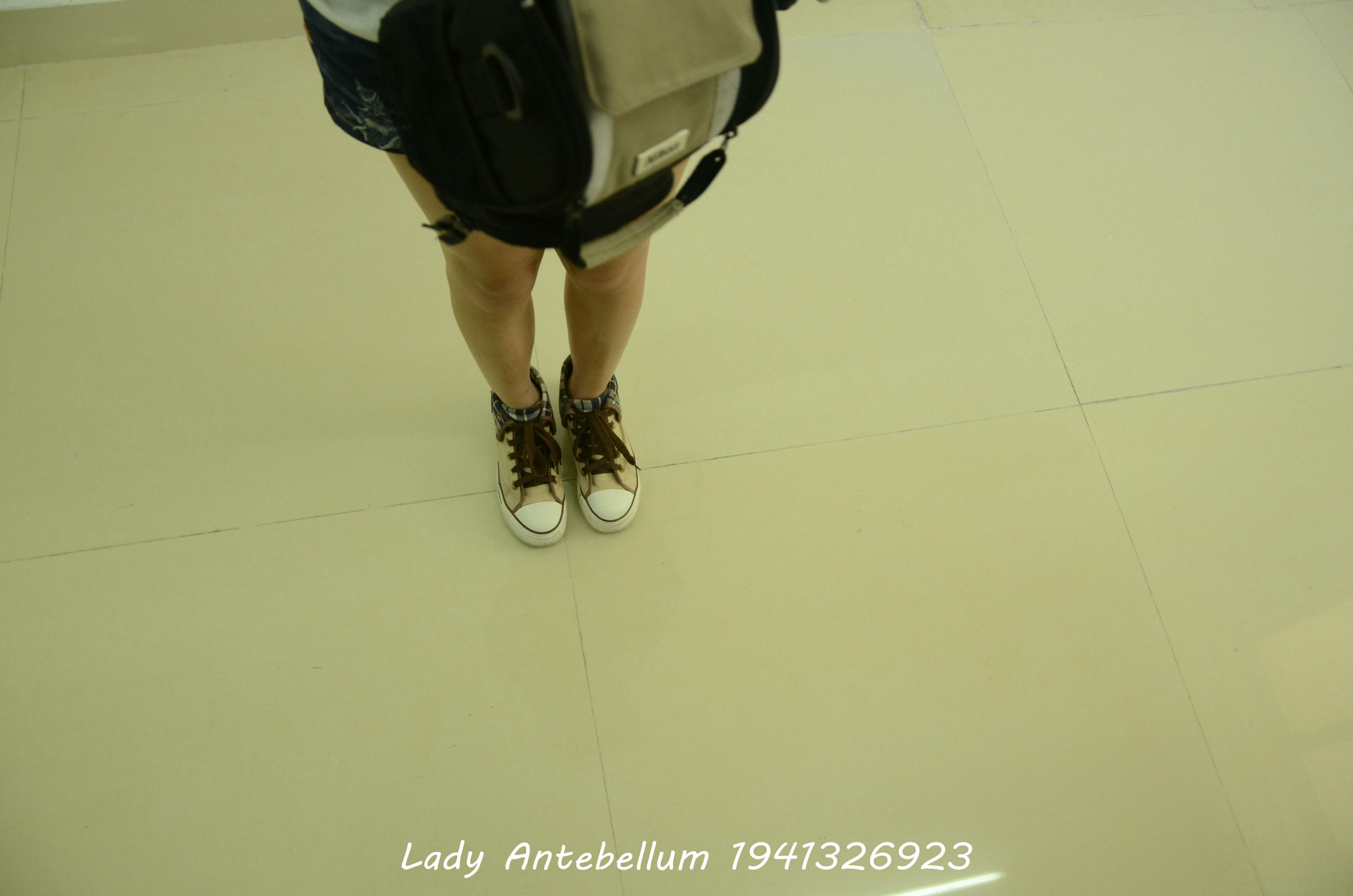 [战前女神] 恋足美腿棉袜女神级摄影套图 065 [111P-133MB]_第1集