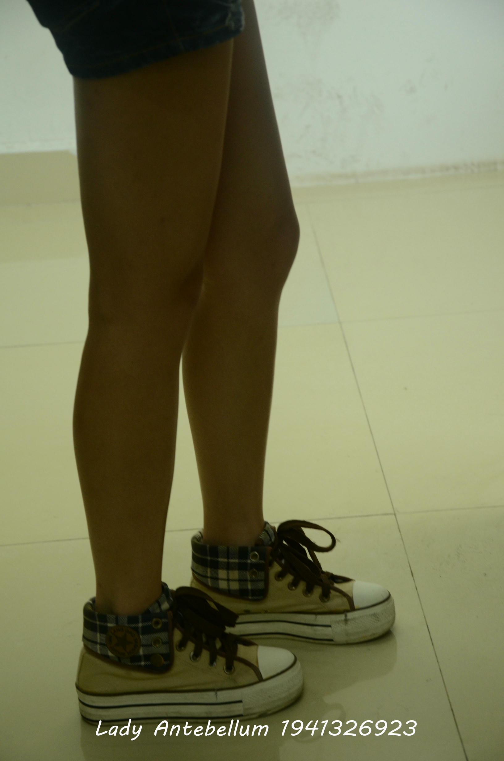 [战前女神] 恋足美腿棉袜女神级摄影套图 065 [111P-133MB]_第1集