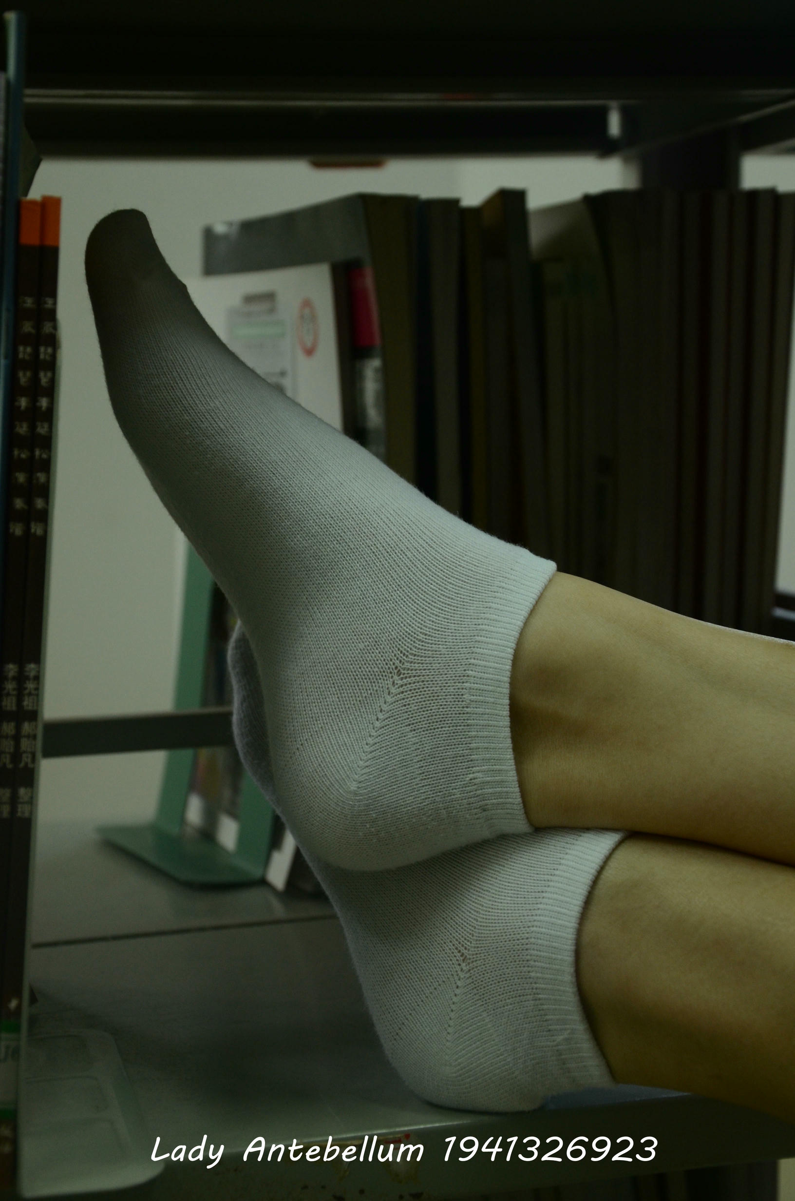 [战前女神] 恋足美腿棉袜女神级摄影套图 065 [111P-133MB]_第5集