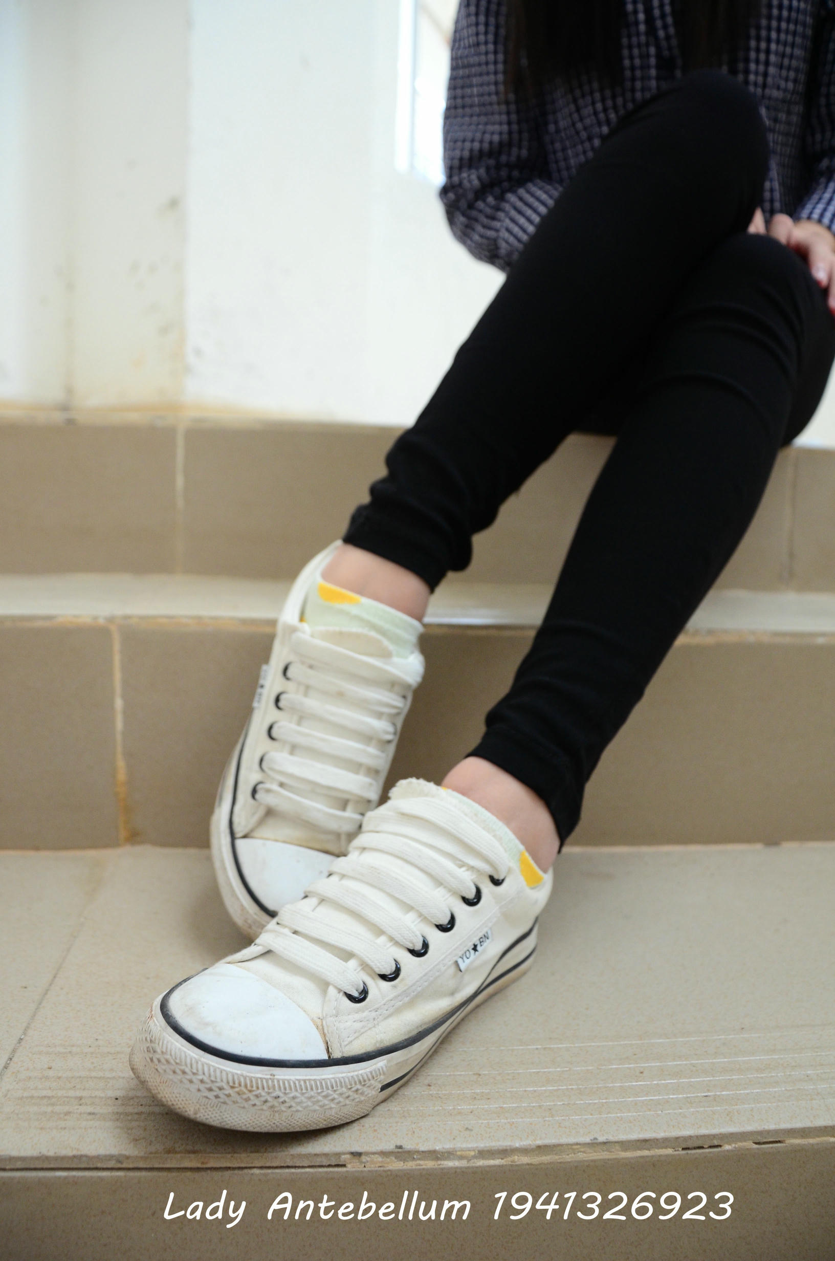 [战前女神] 恋足美腿棉袜女神级摄影套图 066 [58P-92MB]_第1集