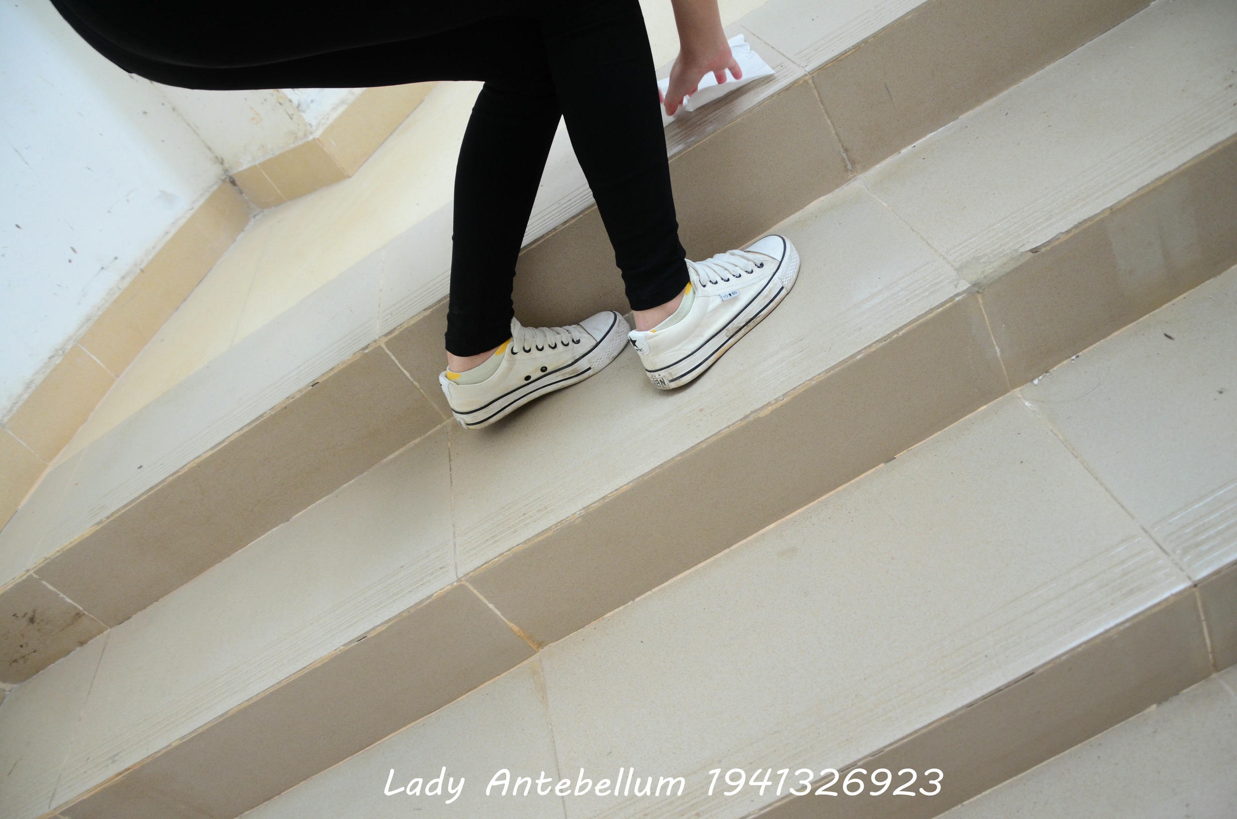 [战前女神] 恋足美腿棉袜女神级摄影套图 066 [58P-92MB]_第1集