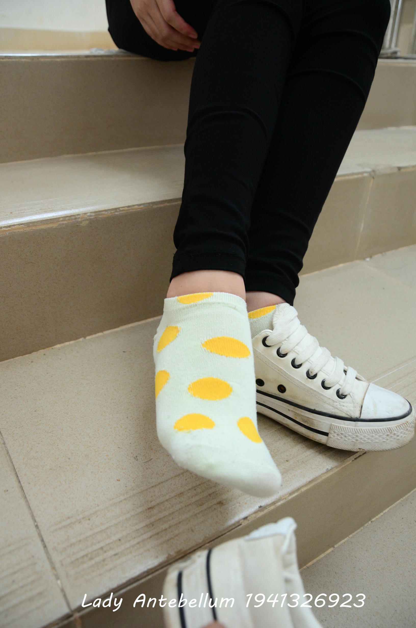 [战前女神] 恋足美腿棉袜女神级摄影套图 066 [58P-92MB]_第2集