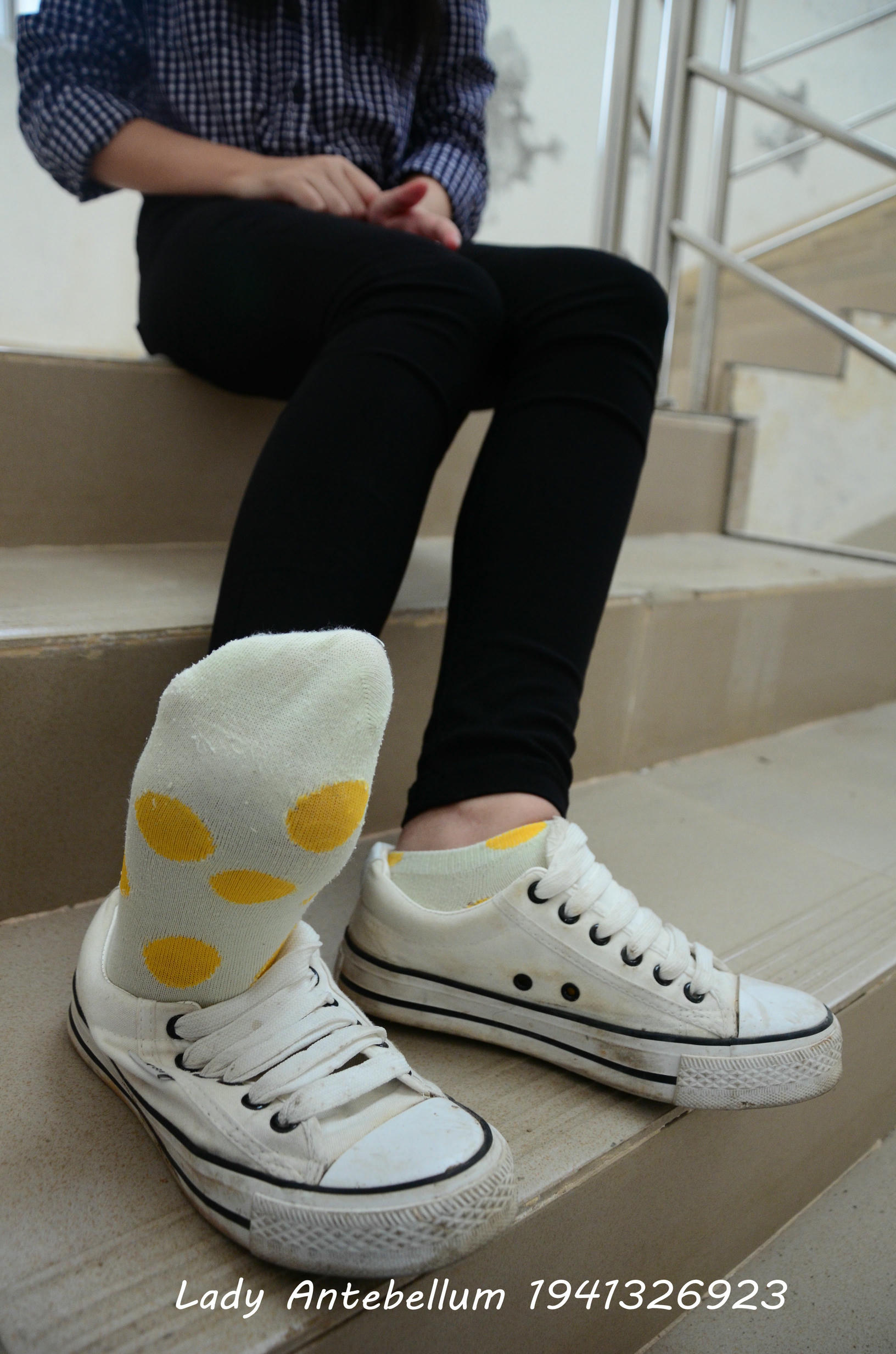 [战前女神] 恋足美腿棉袜女神级摄影套图 066 [58P-92MB]_第2集