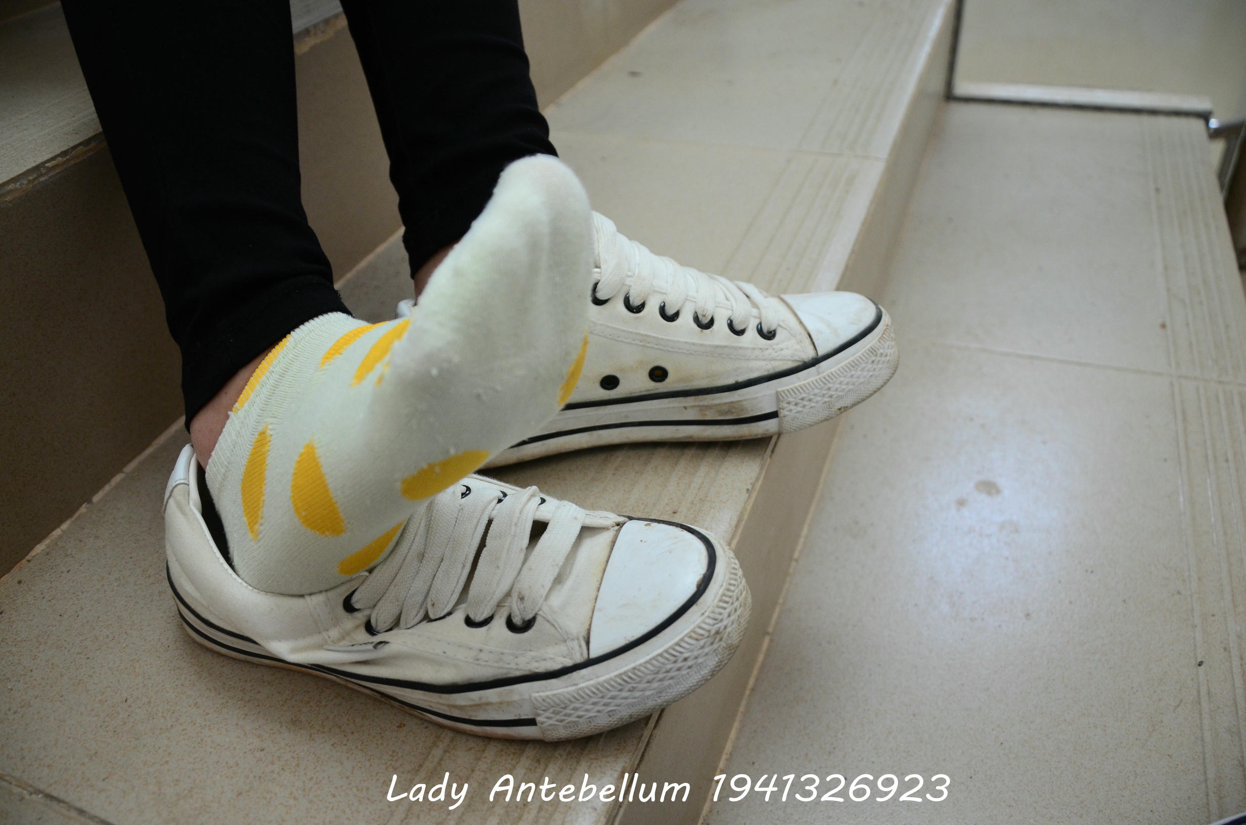 [战前女神] 恋足美腿棉袜女神级摄影套图 066 [58P-92MB]_第2集