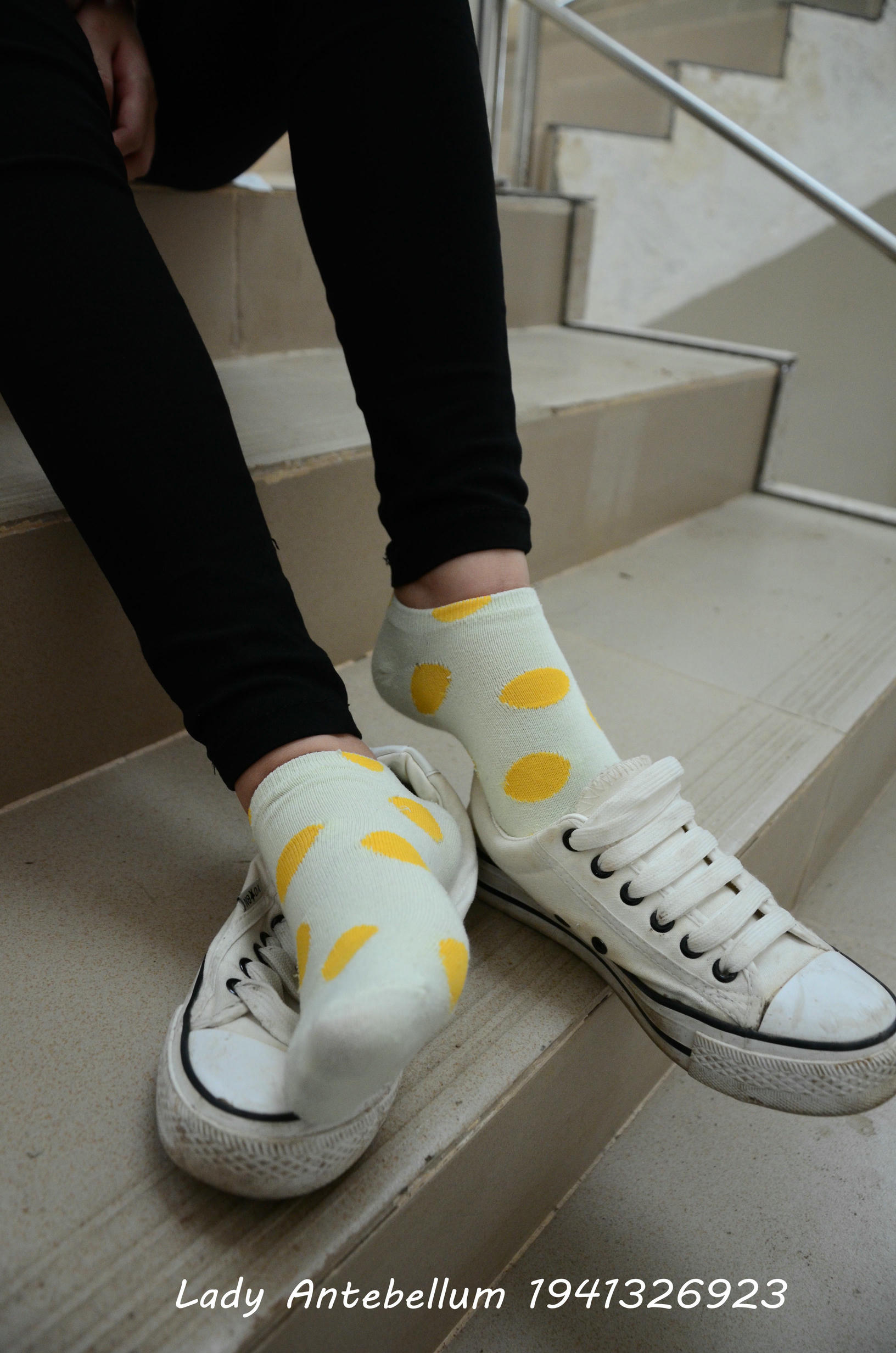 [战前女神] 恋足美腿棉袜女神级摄影套图 066 [58P-92MB]_第2集