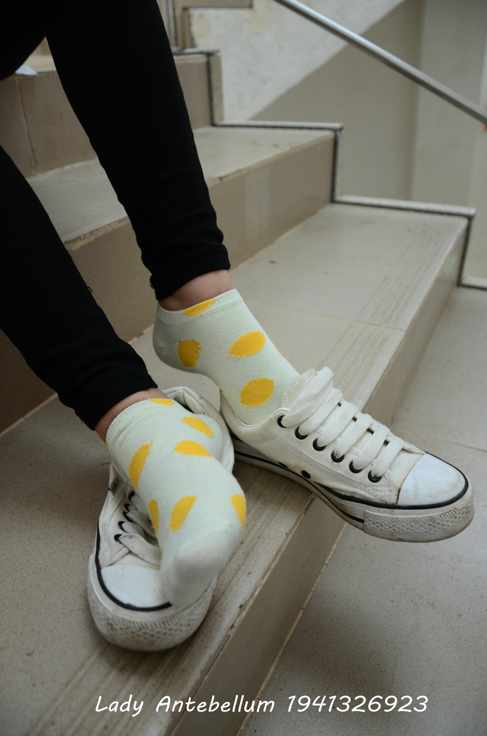 [战前女神] 恋足美腿棉袜女神级摄影套图 066 [58P-92MB]_第2集