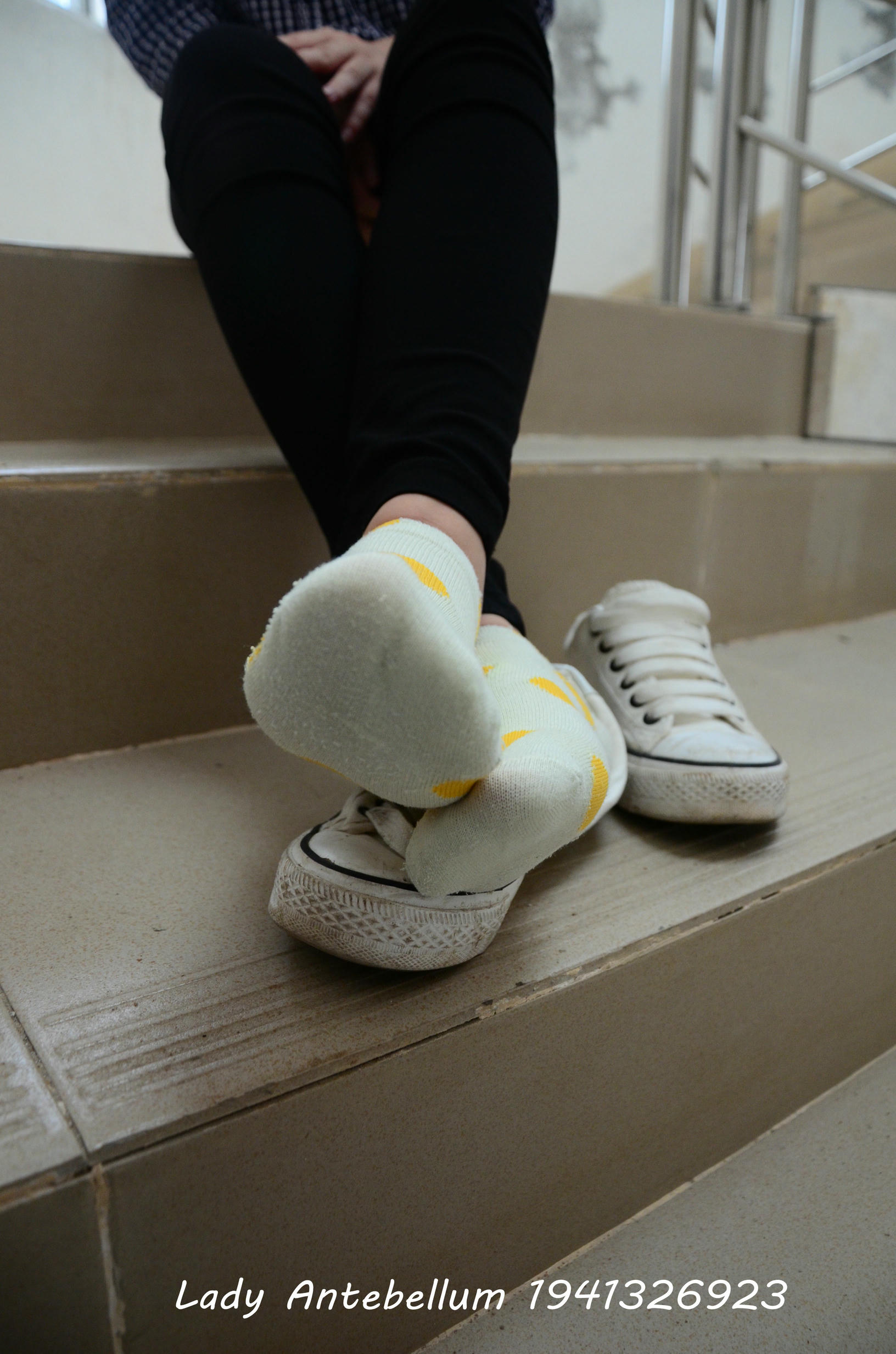 [战前女神] 恋足美腿棉袜女神级摄影套图 066 [58P-92MB]_第2集