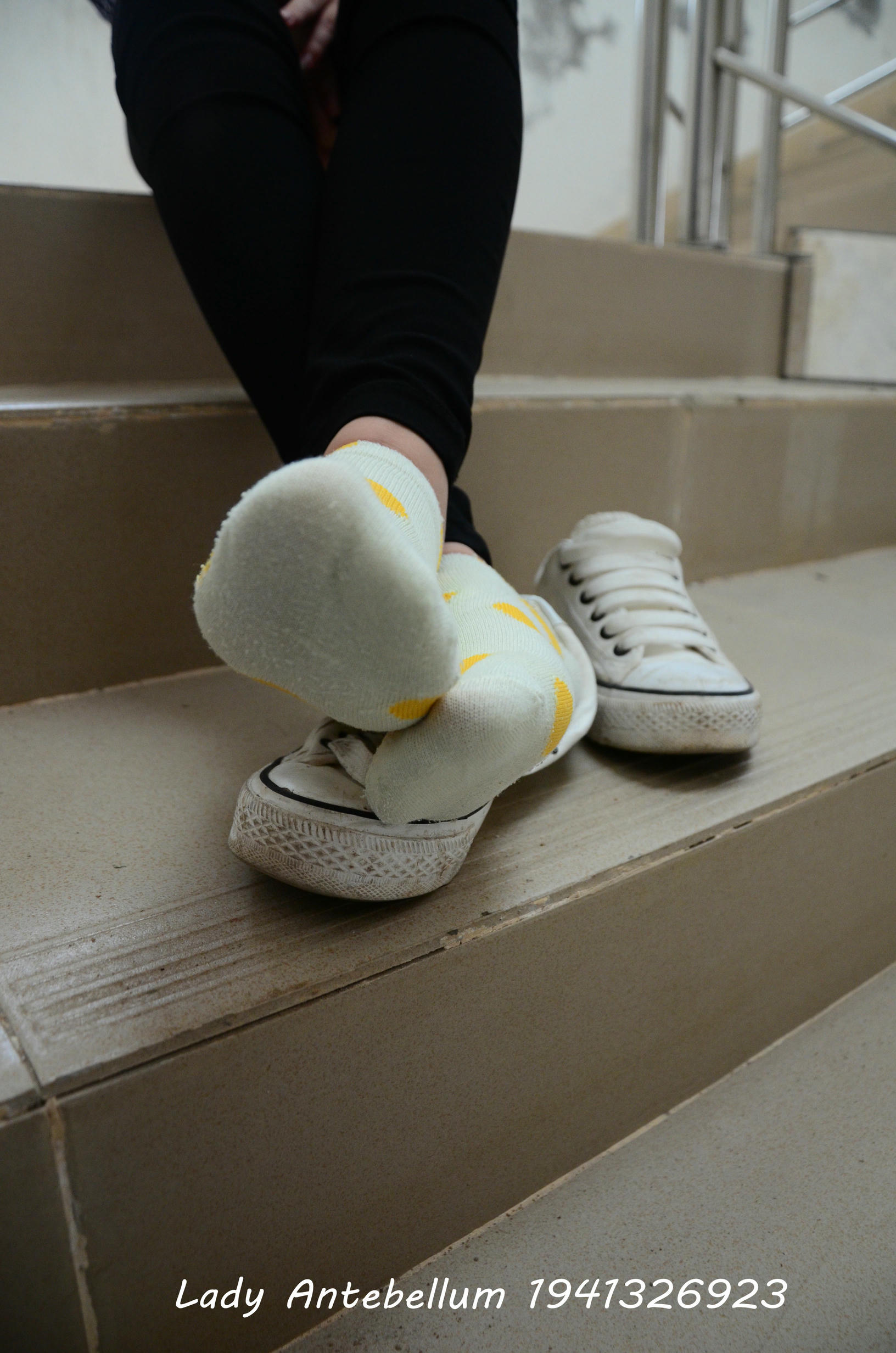 [战前女神] 恋足美腿棉袜女神级摄影套图 066 [58P-92MB]_第2集