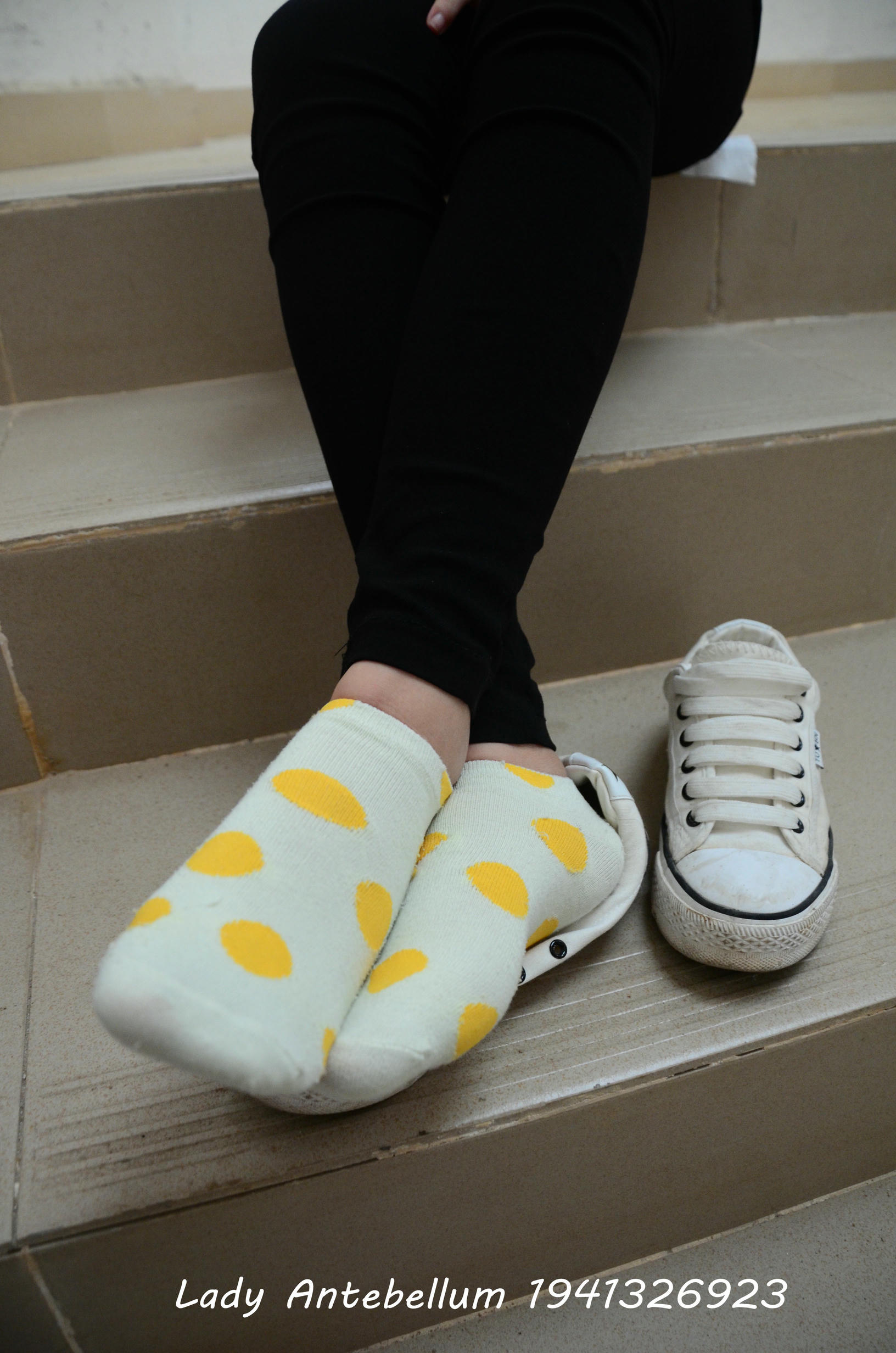 [战前女神] 恋足美腿棉袜女神级摄影套图 066 [58P-92MB]_第2集