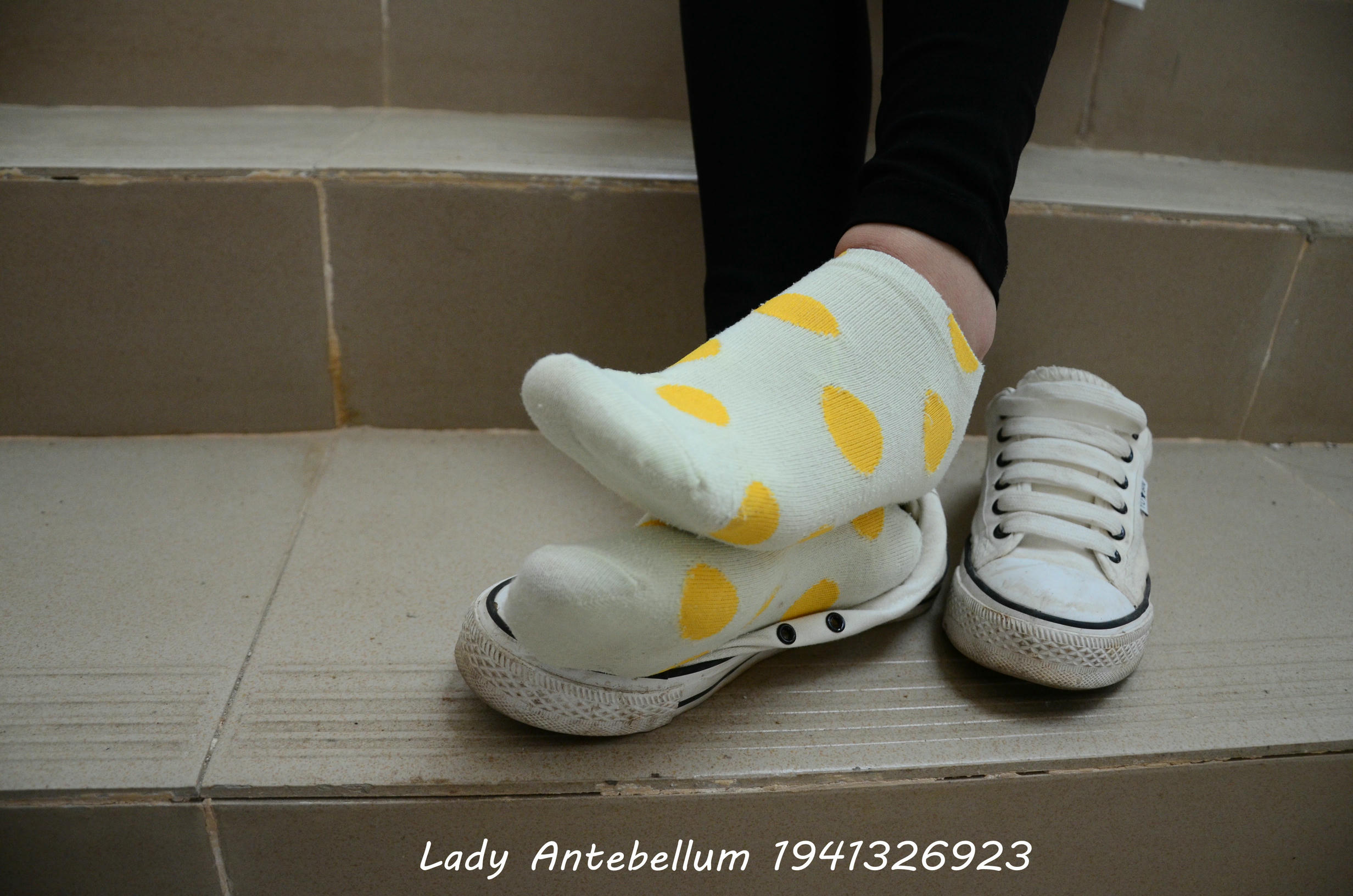 [战前女神] 恋足美腿棉袜女神级摄影套图 066 [58P-92MB]_第2集