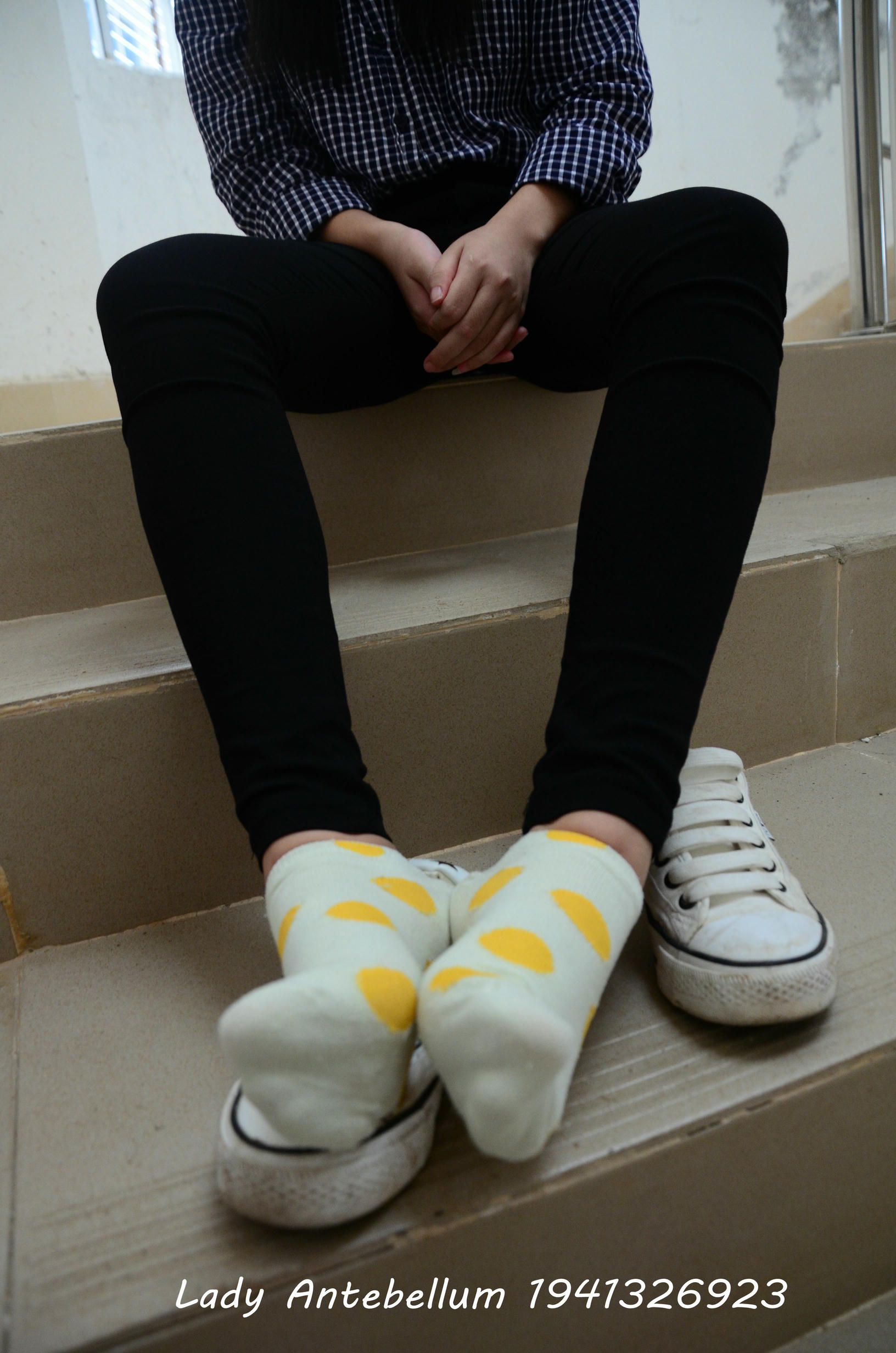 [战前女神] 恋足美腿棉袜女神级摄影套图 066 [58P-92MB]_第2集