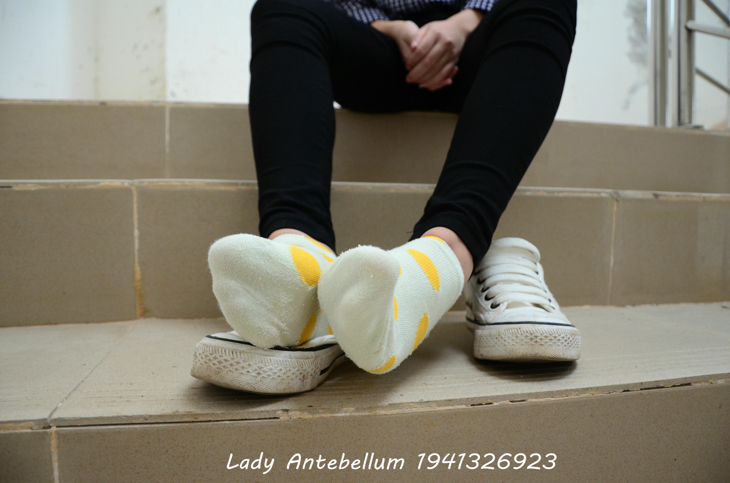 [战前女神] 恋足美腿棉袜女神级摄影套图 066 [58P-92MB]_第3集