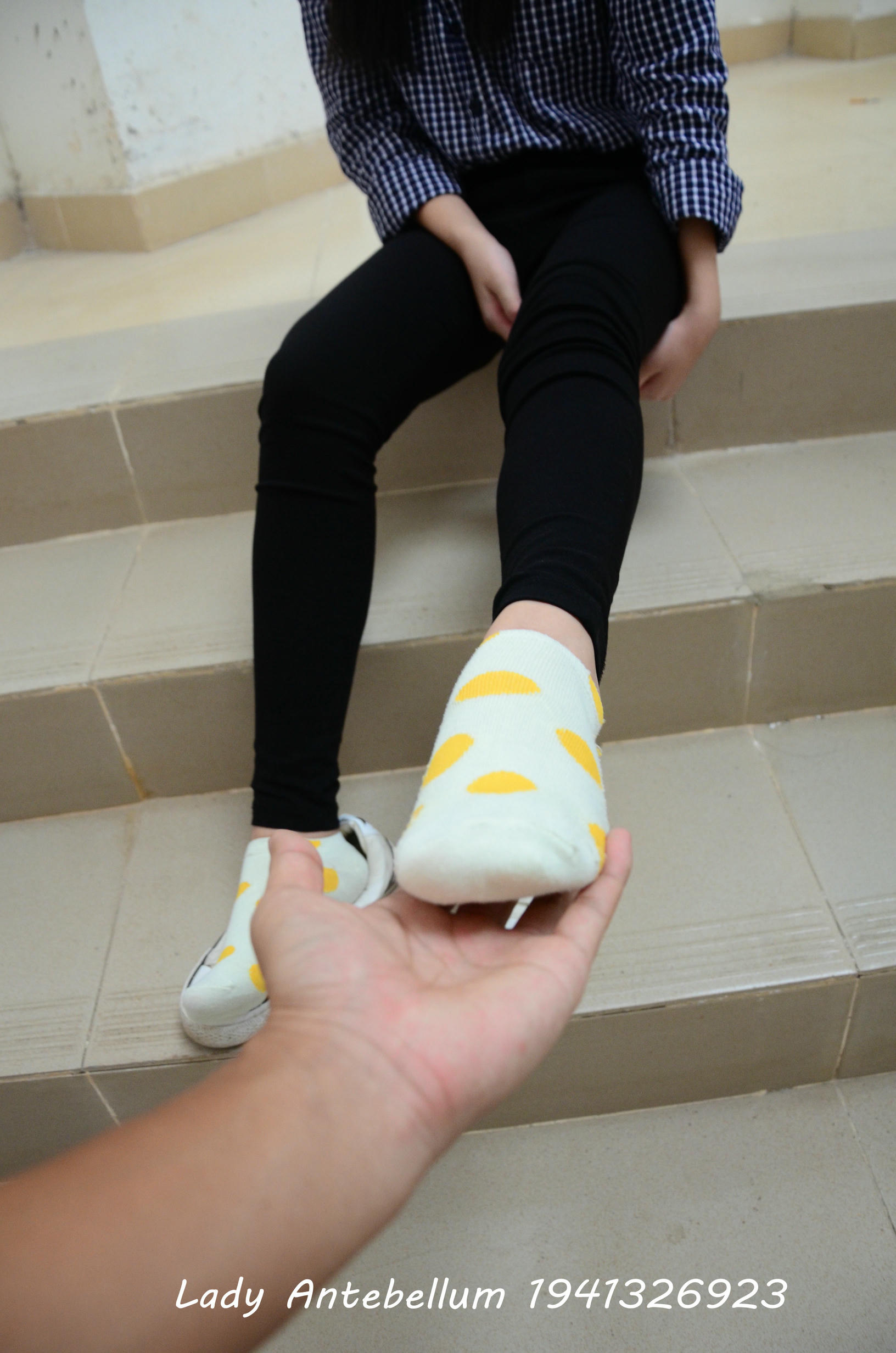 [战前女神] 恋足美腿棉袜女神级摄影套图 066 [58P-92MB]_第3集