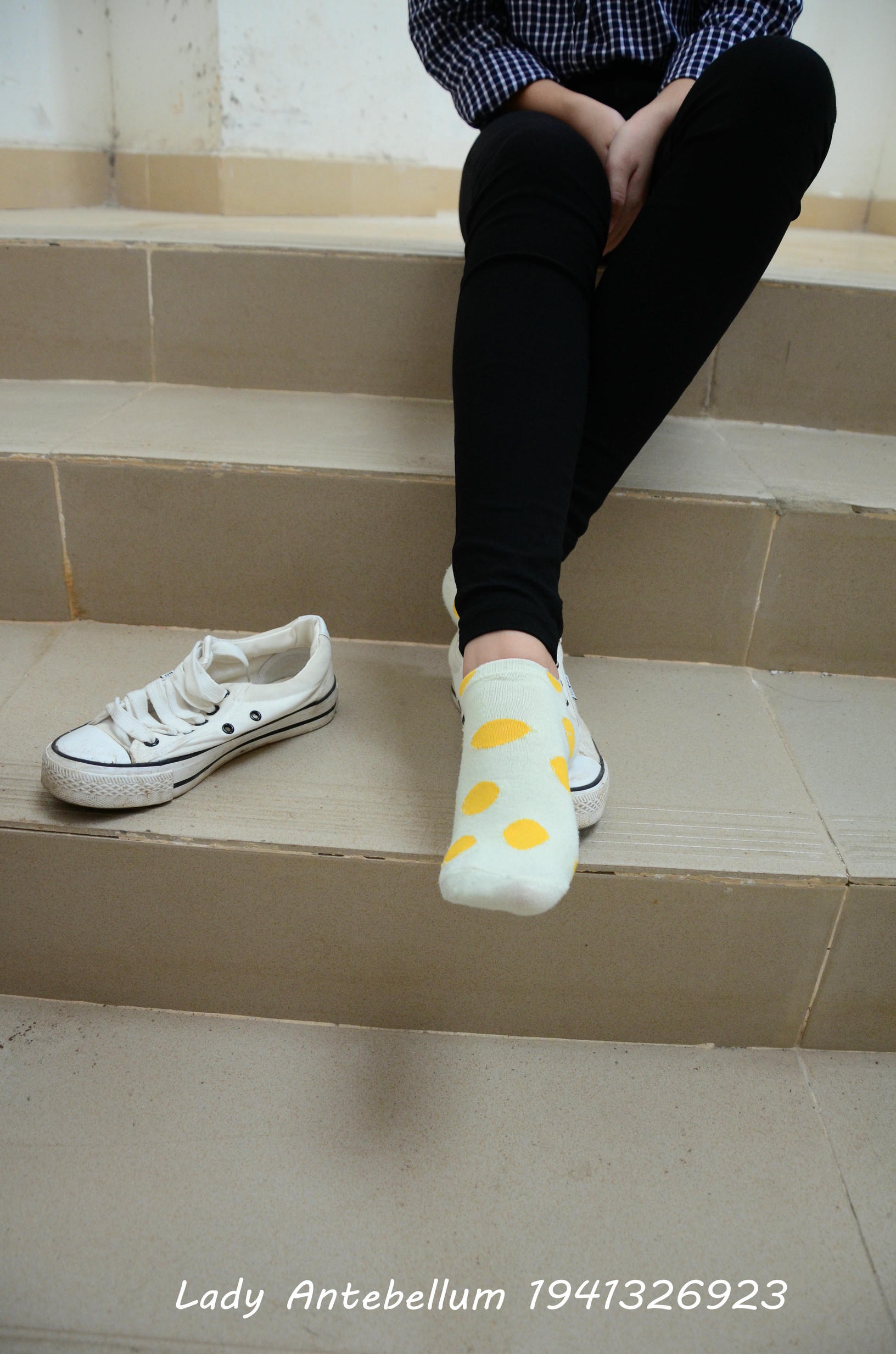 [战前女神] 恋足美腿棉袜女神级摄影套图 066 [58P-92MB]_第3集