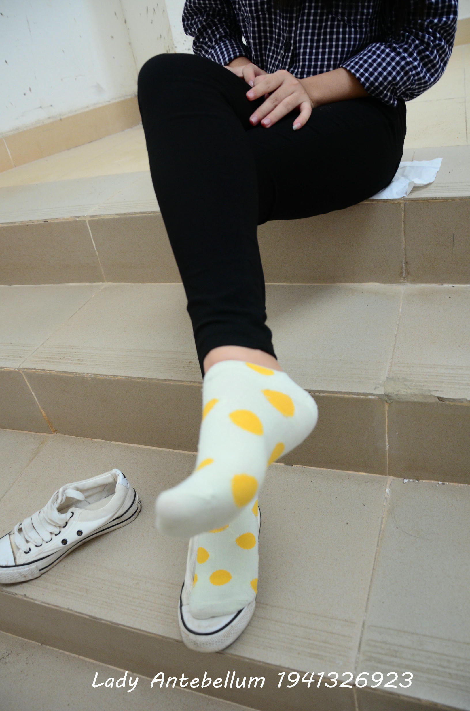 [战前女神] 恋足美腿棉袜女神级摄影套图 066 [58P-92MB]_第3集