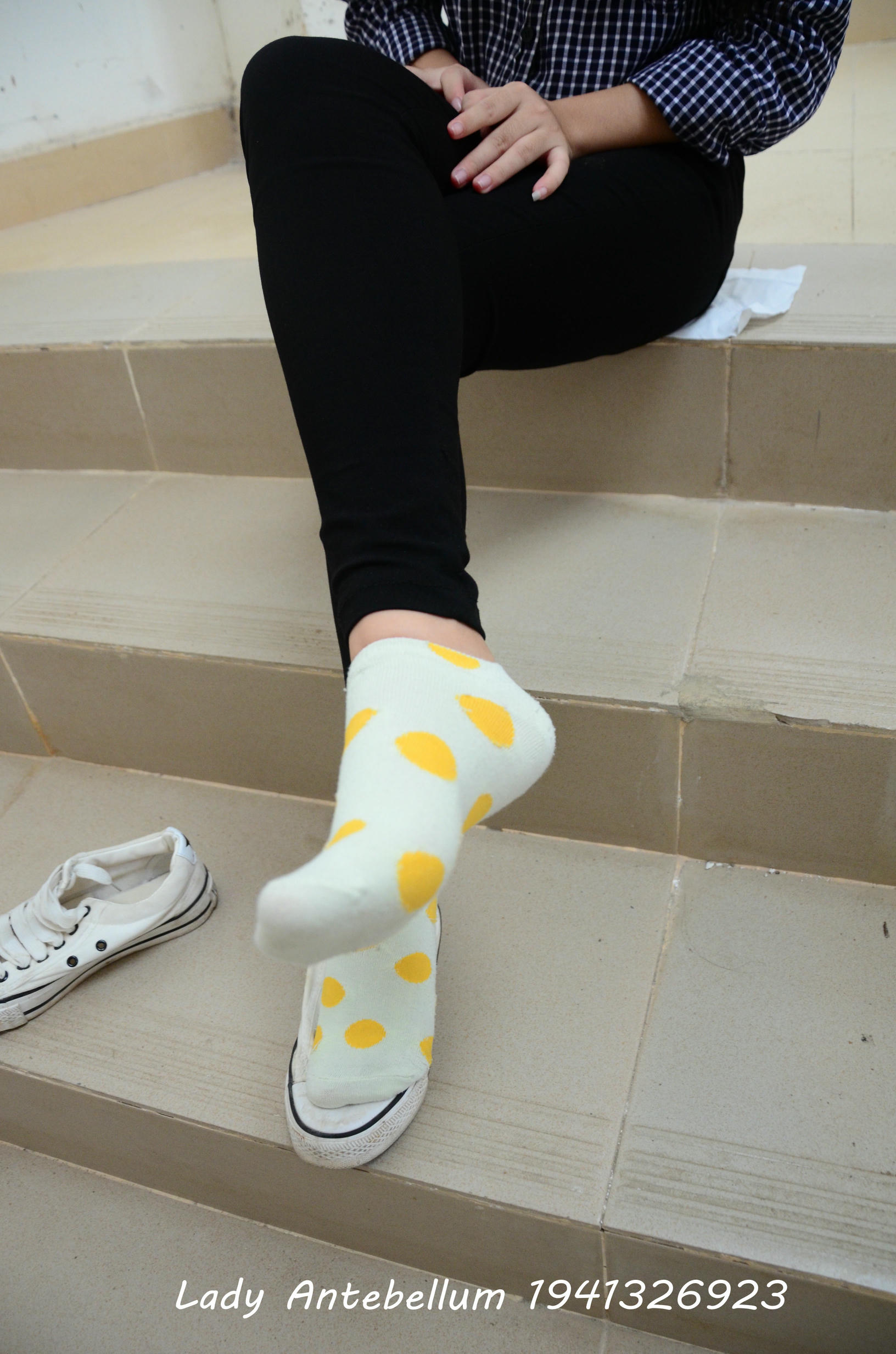 [战前女神] 恋足美腿棉袜女神级摄影套图 066 [58P-92MB]_第3集