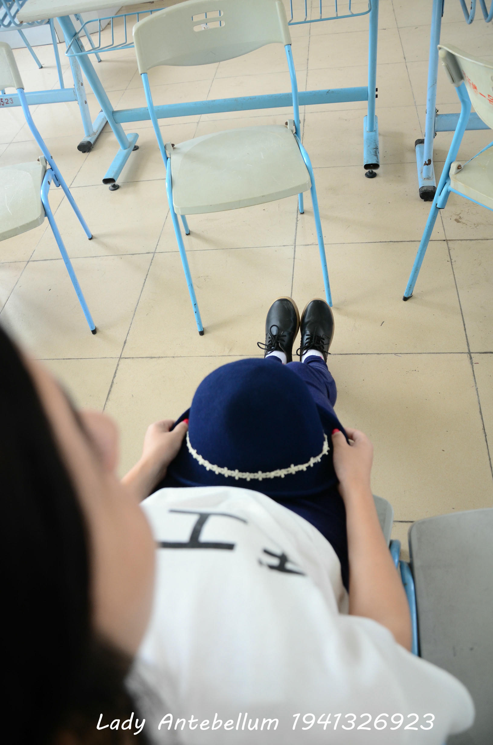 [战前女神] 恋足美腿棉袜女神级摄影套图 067 [88P-125MB]_第1集