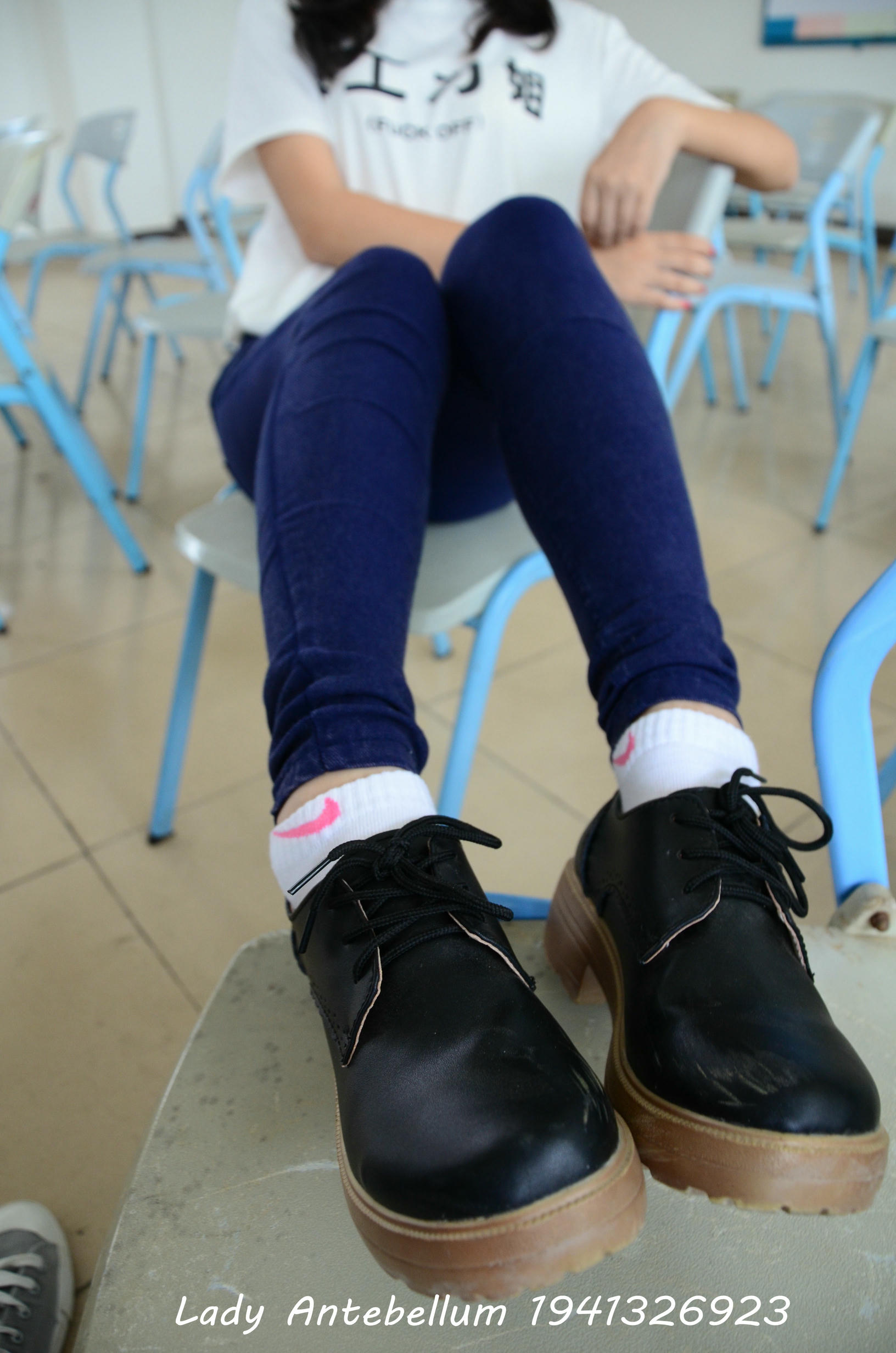 [战前女神] 恋足美腿棉袜女神级摄影套图 067 [88P-125MB]_第1集