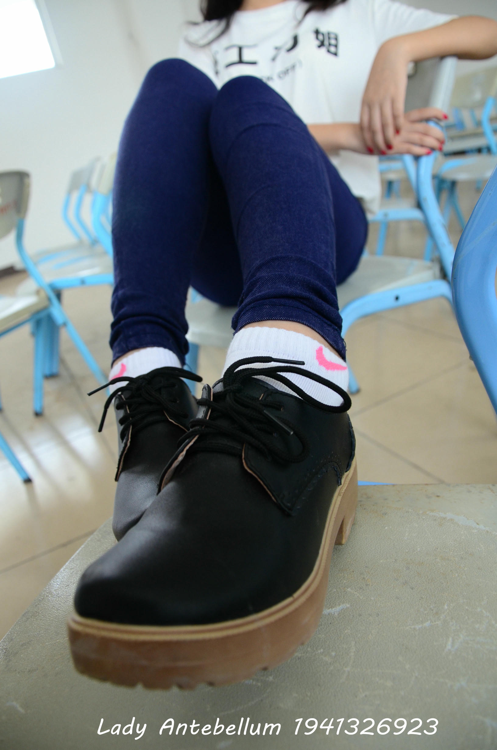 [战前女神] 恋足美腿棉袜女神级摄影套图 067 [88P-125MB]_第1集