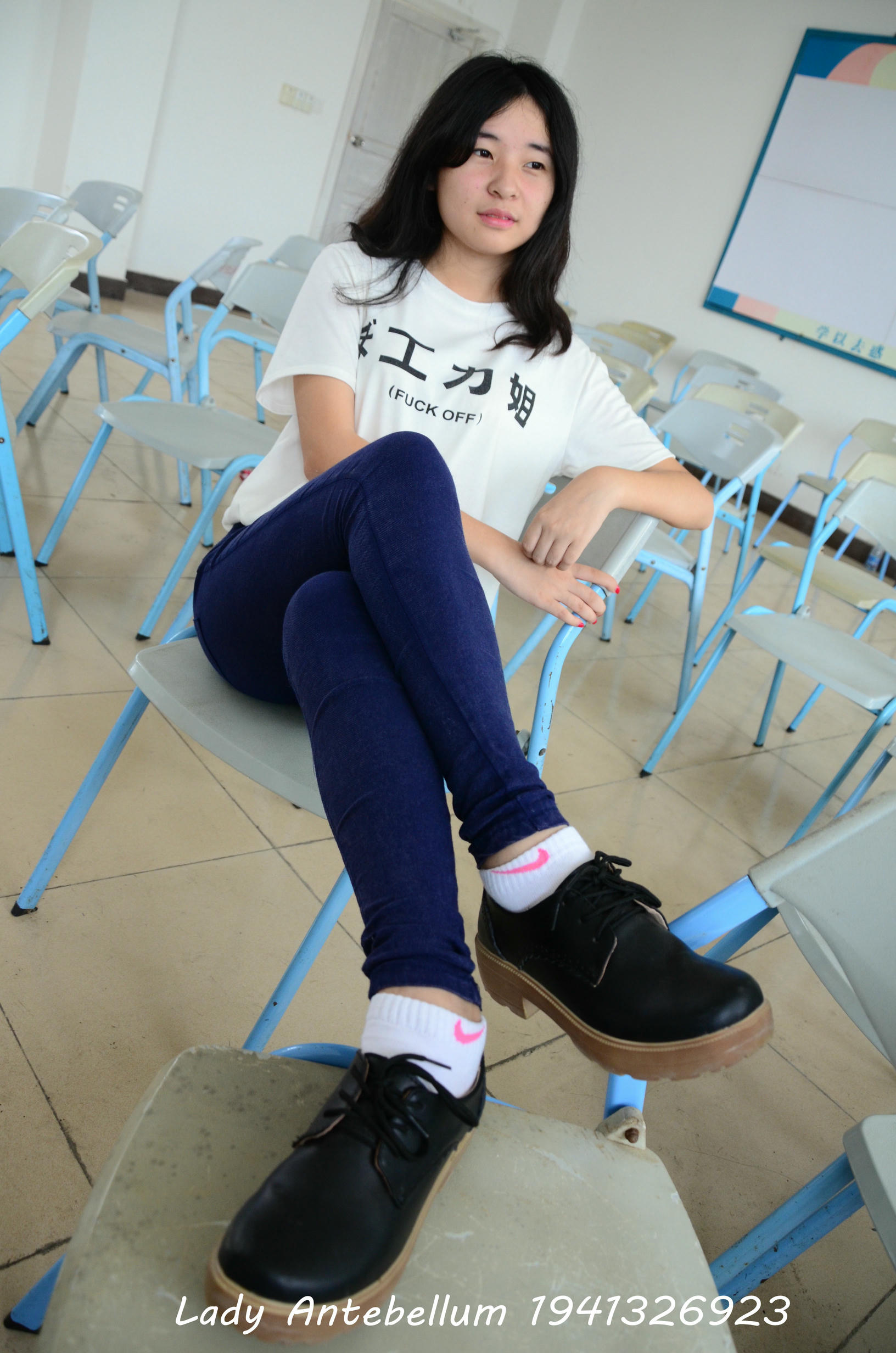 [战前女神] 恋足美腿棉袜女神级摄影套图 067 [88P-125MB]_第2集