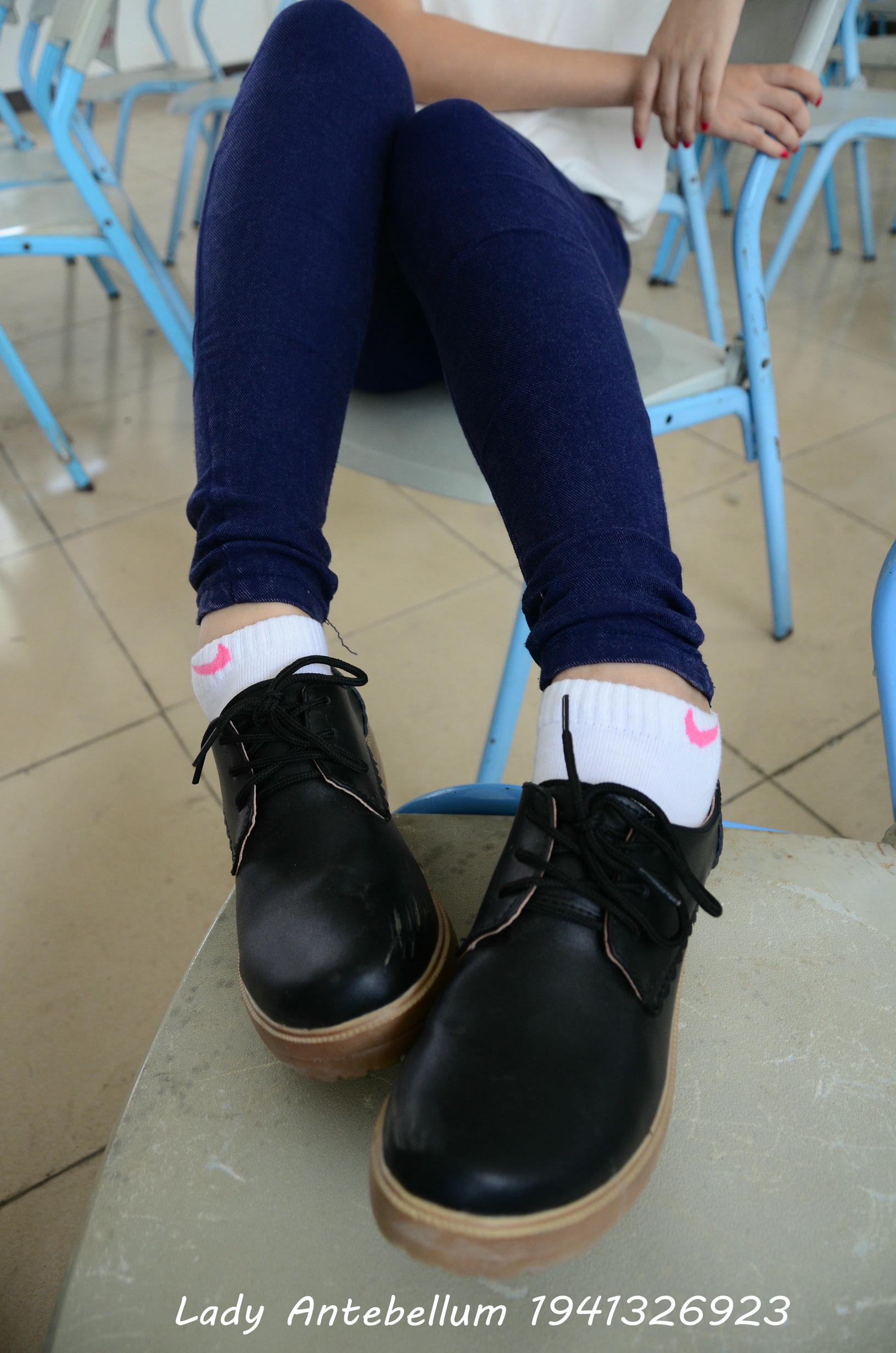 [战前女神] 恋足美腿棉袜女神级摄影套图 067 [88P-125MB]_第2集