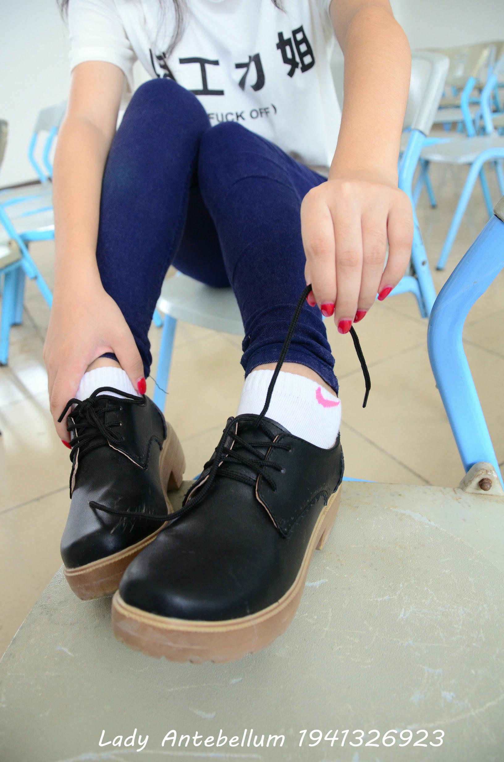 [战前女神] 恋足美腿棉袜女神级摄影套图 067 [88P-125MB]_第2集