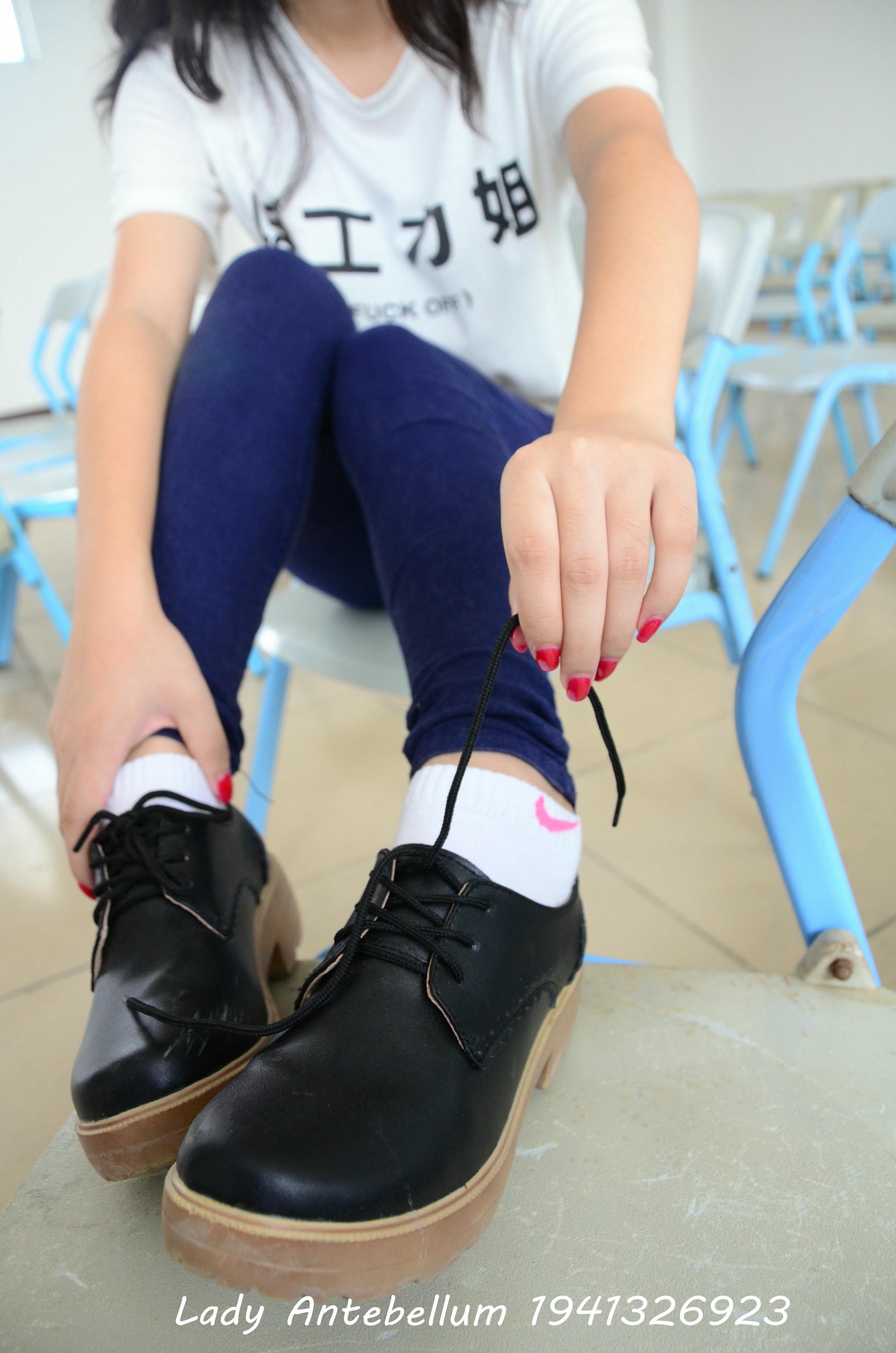 [战前女神] 恋足美腿棉袜女神级摄影套图 067 [88P-125MB]_第2集