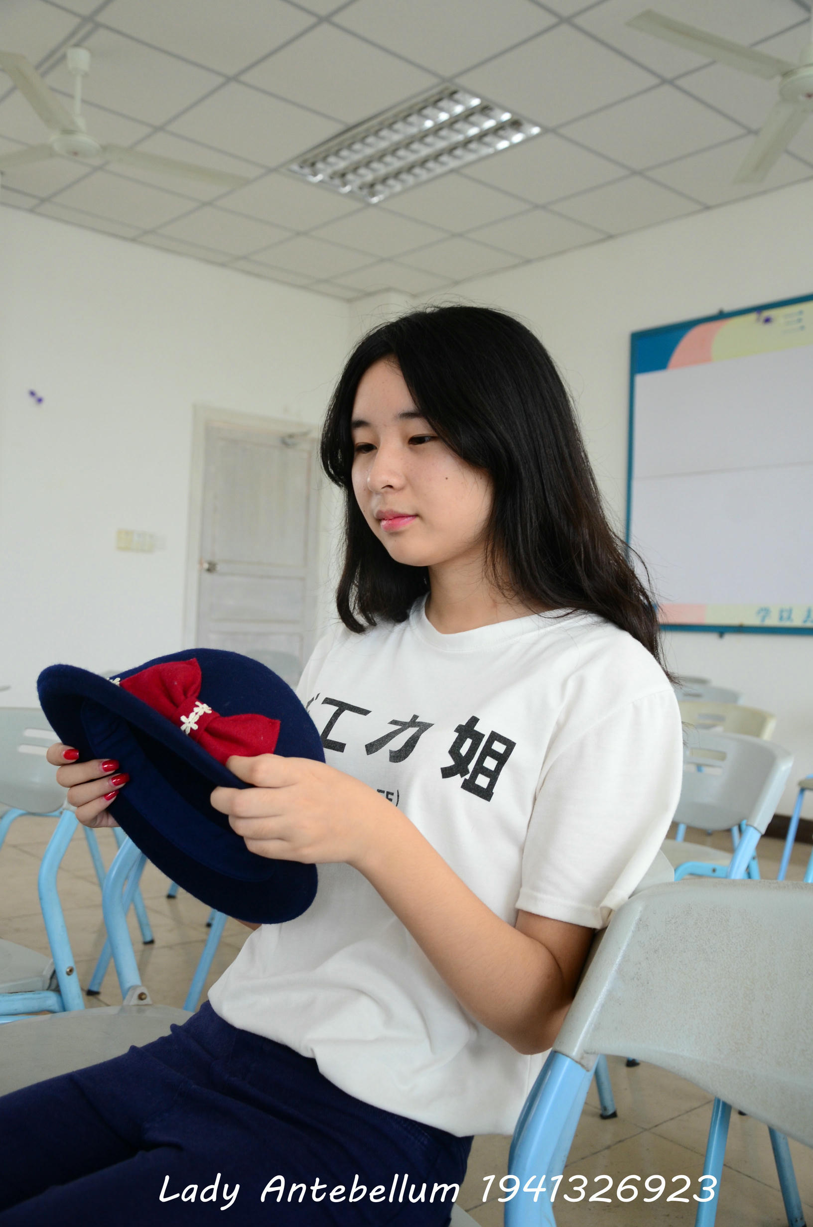 [战前女神] 恋足美腿棉袜女神级摄影套图 067 [88P-125MB]_第1集