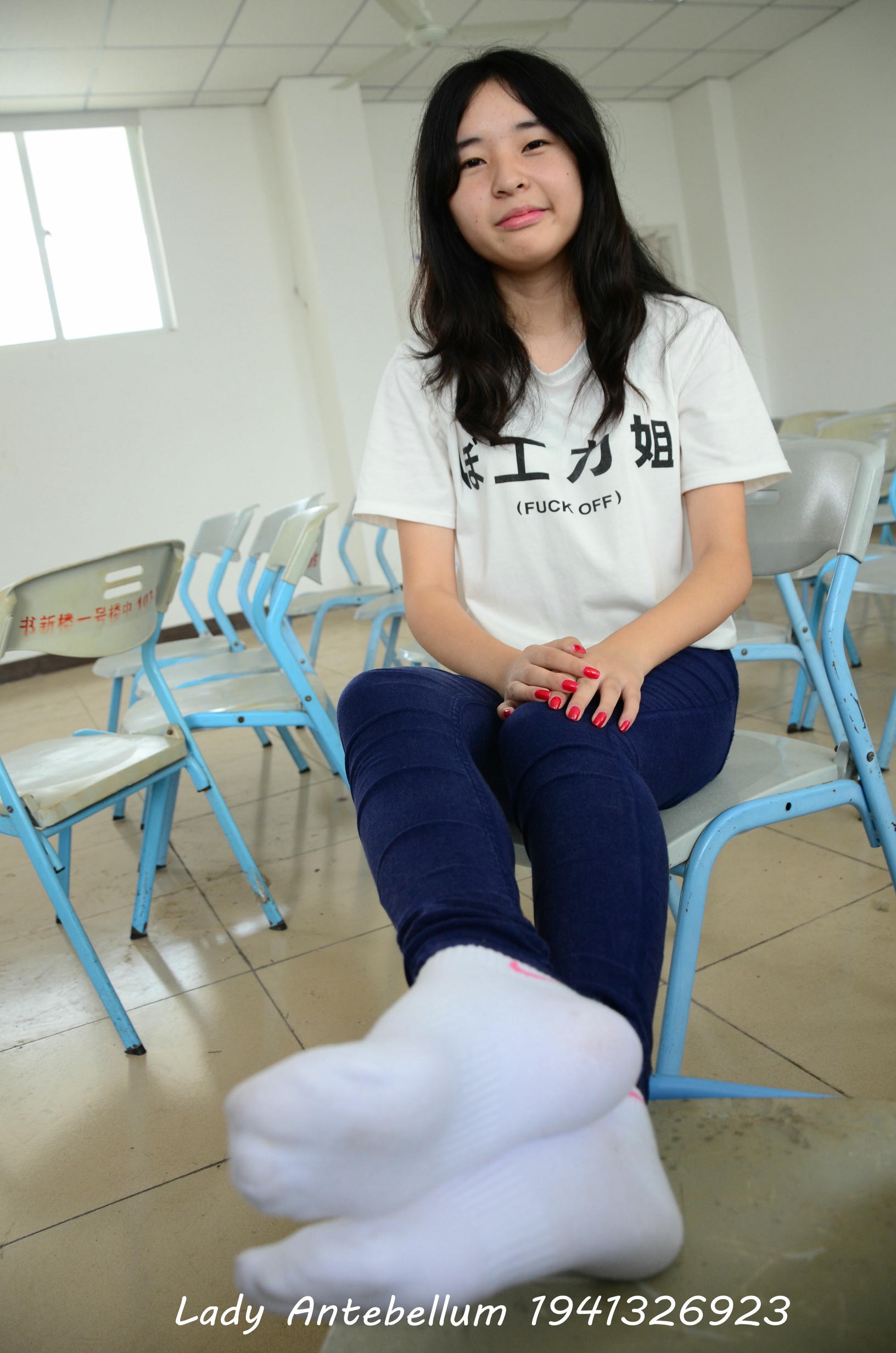 [战前女神] 恋足美腿棉袜女神级摄影套图 067 [88P-125MB]_第2集