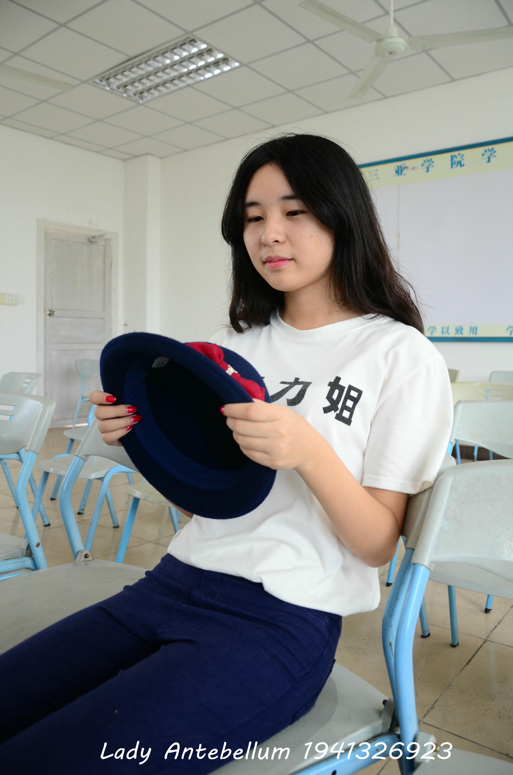 [战前女神] 恋足美腿棉袜女神级摄影套图 067 [88P-125MB]_第1集