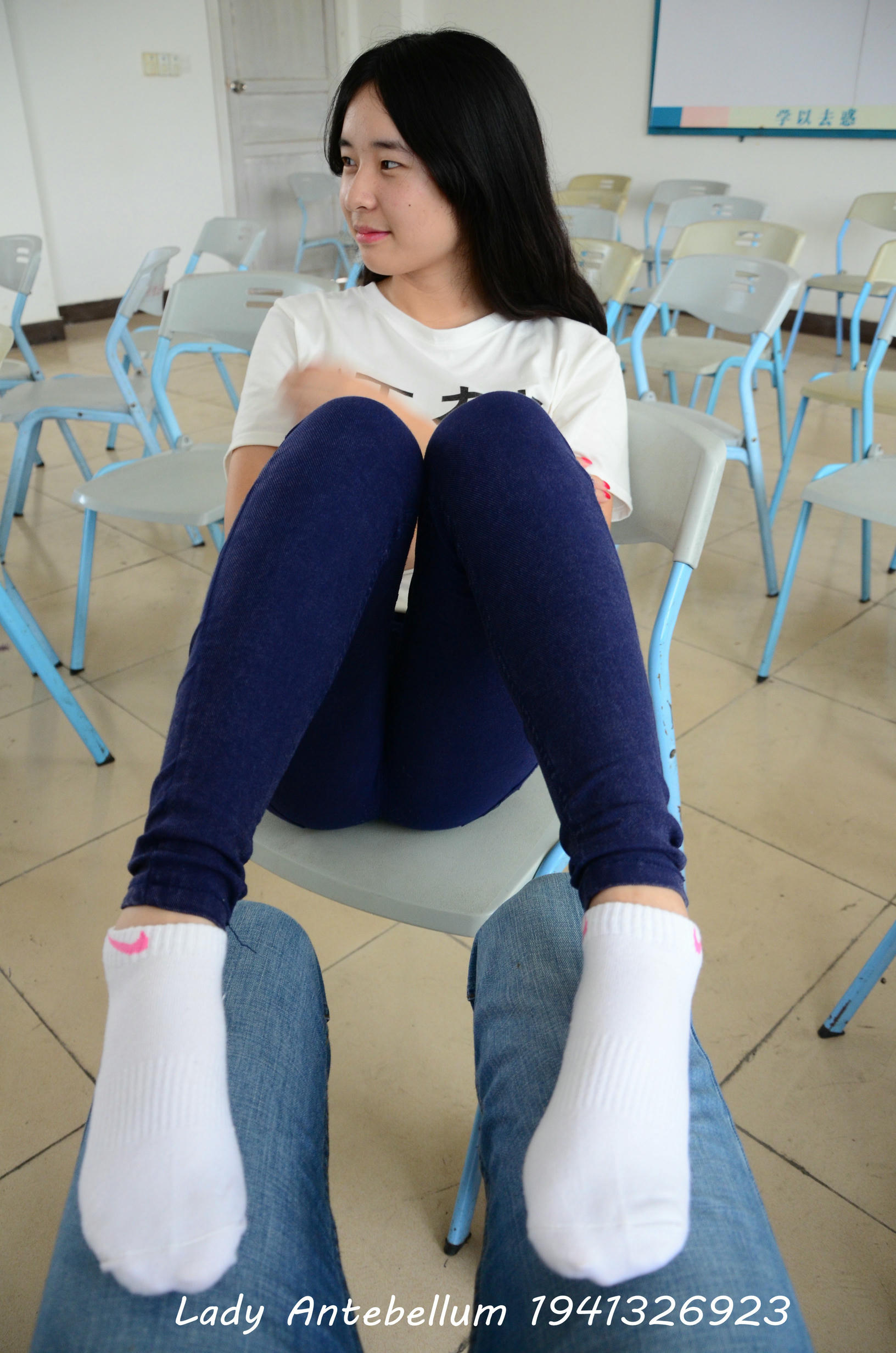 [战前女神] 恋足美腿棉袜女神级摄影套图 067 [88P-125MB]_第3集