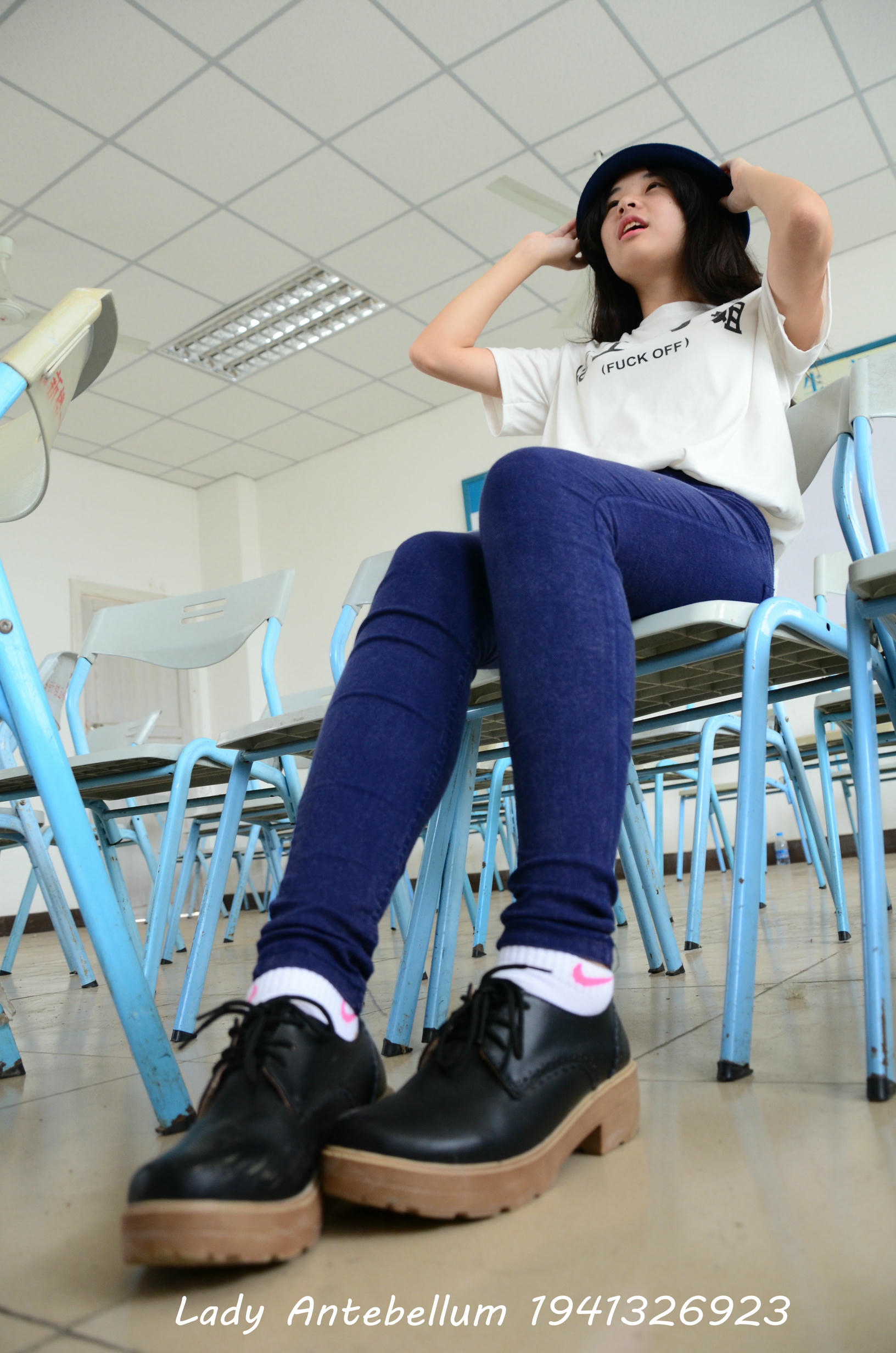 [战前女神] 恋足美腿棉袜女神级摄影套图 067 [88P-125MB]_第1集