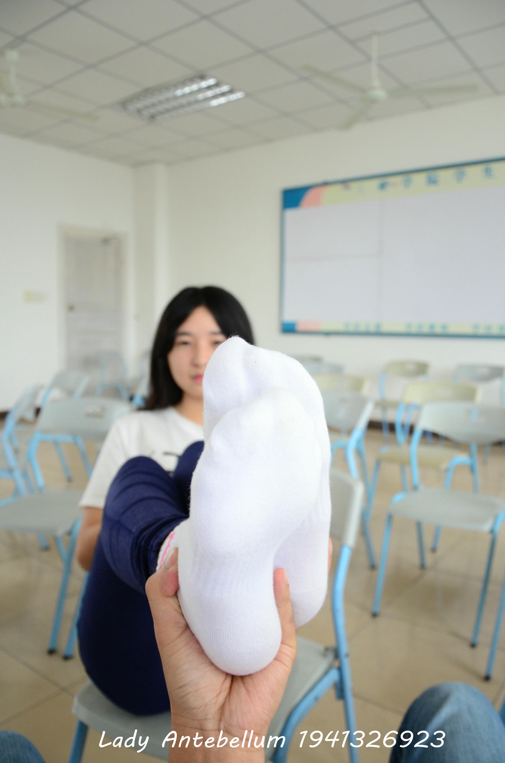 [战前女神] 恋足美腿棉袜女神级摄影套图 067 [88P-125MB]_第3集