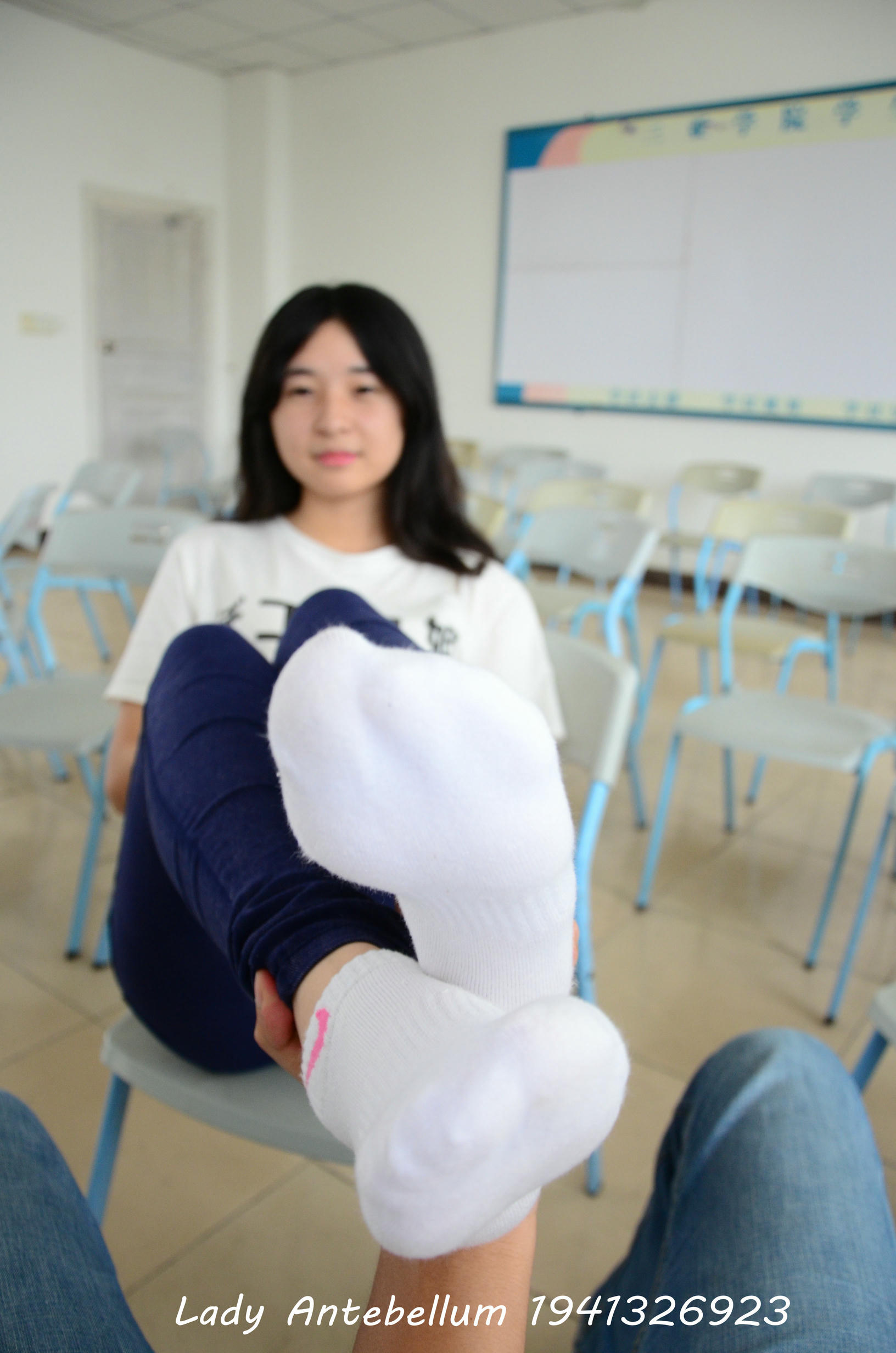 [战前女神] 恋足美腿棉袜女神级摄影套图 067 [88P-125MB]_第3集