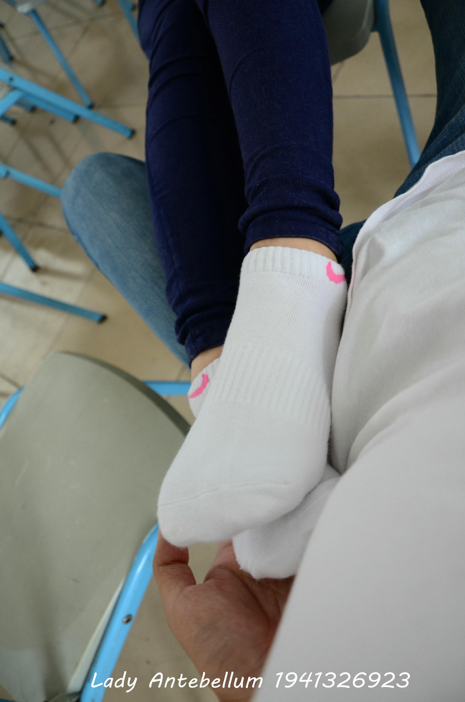 [战前女神] 恋足美腿棉袜女神级摄影套图 067 [88P-125MB]_第3集