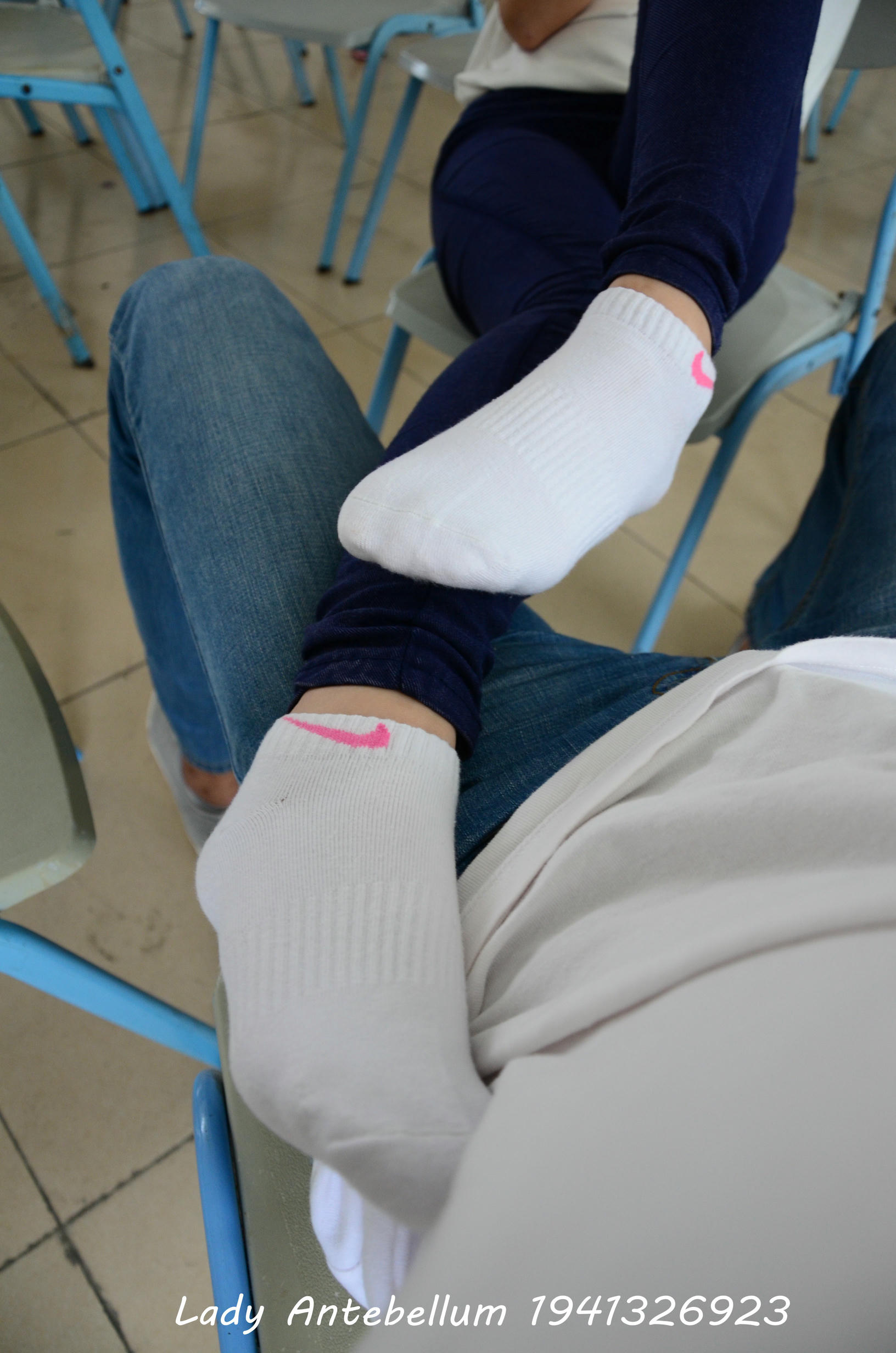 [战前女神] 恋足美腿棉袜女神级摄影套图 067 [88P-125MB]_第3集