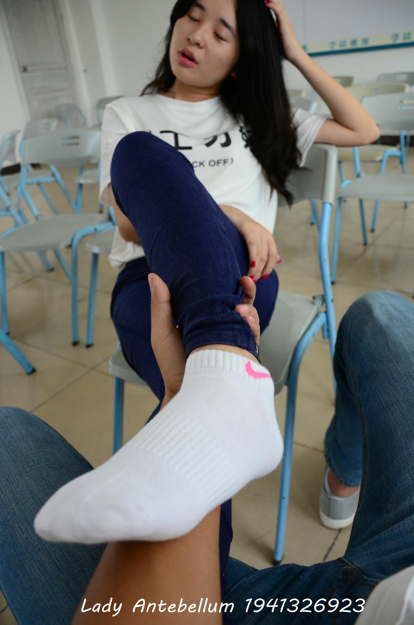 [战前女神] 恋足美腿棉袜女神级摄影套图 067 [88P-125MB]_第3集