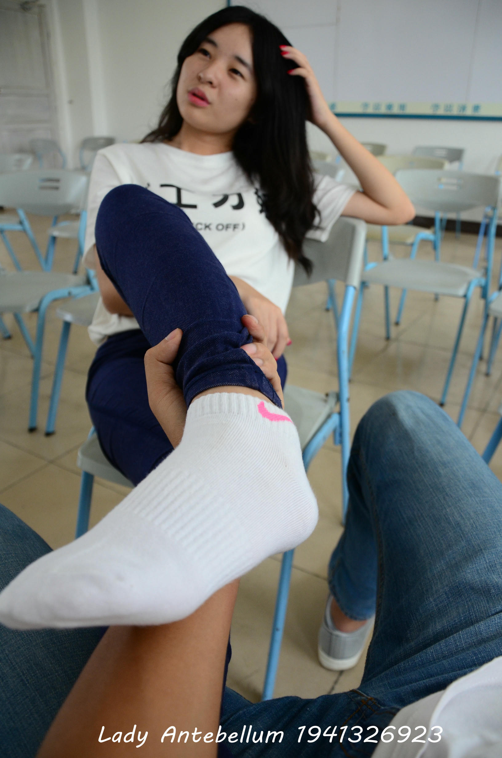 [战前女神] 恋足美腿棉袜女神级摄影套图 067 [88P-125MB]_第4集