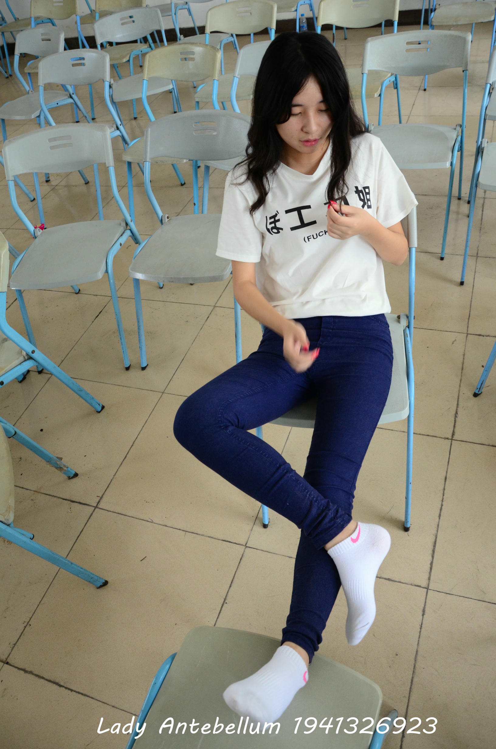 [战前女神] 恋足美腿棉袜女神级摄影套图 067 [88P-125MB]_第4集