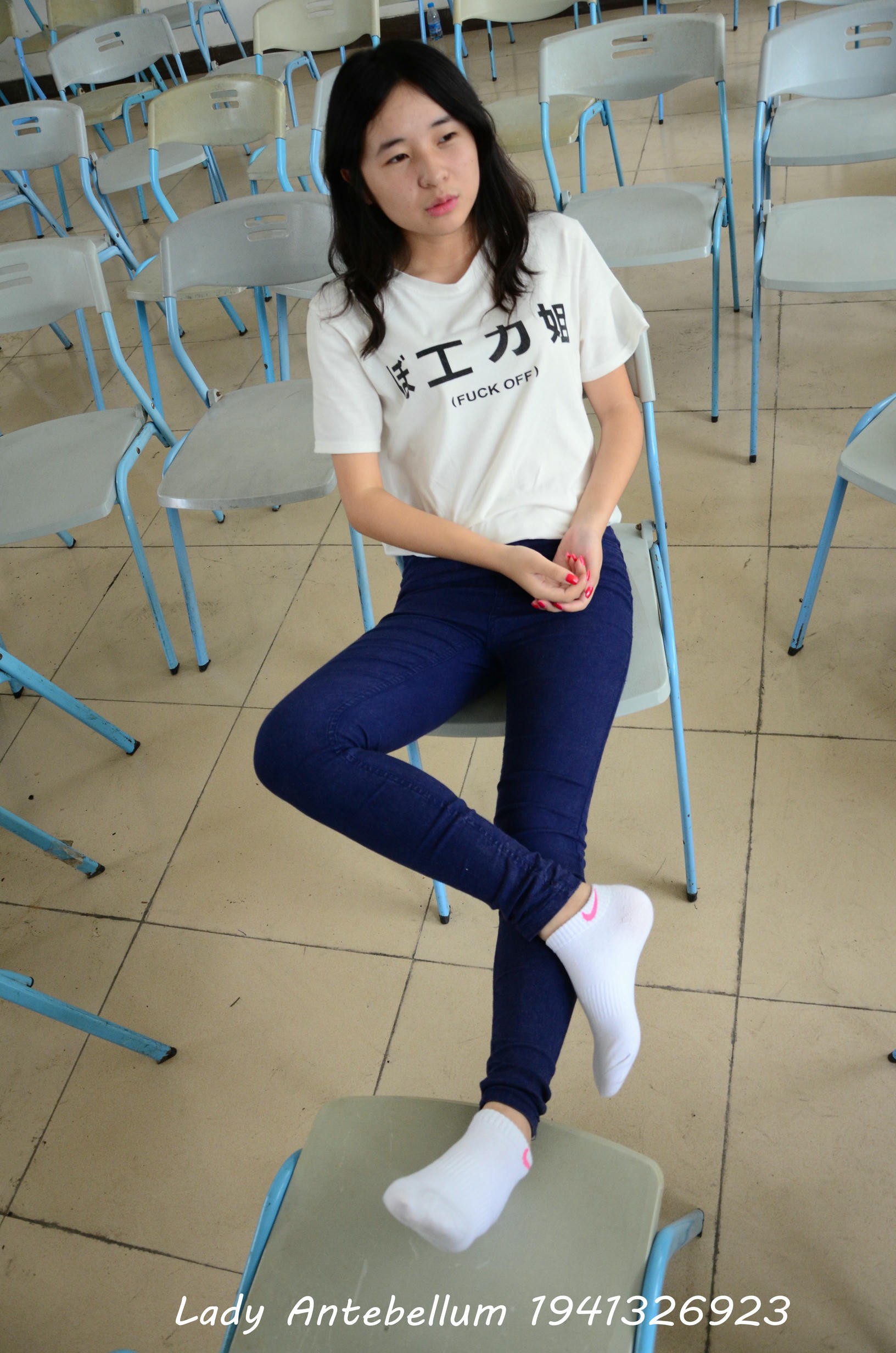 [战前女神] 恋足美腿棉袜女神级摄影套图 067 [88P-125MB]_第4集