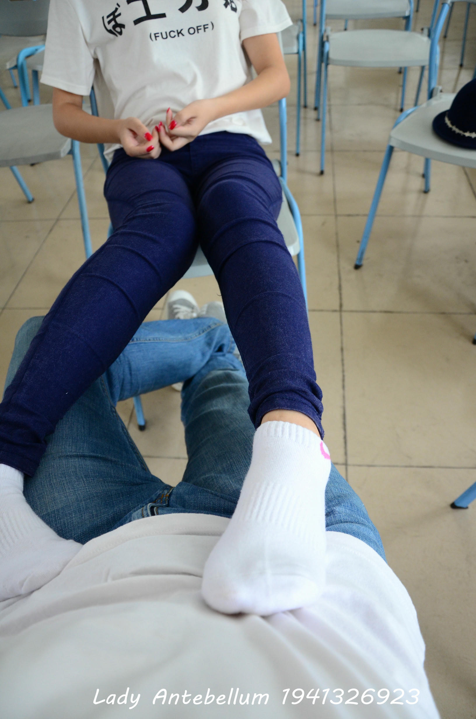 [战前女神] 恋足美腿棉袜女神级摄影套图 067 [88P-125MB]_第4集