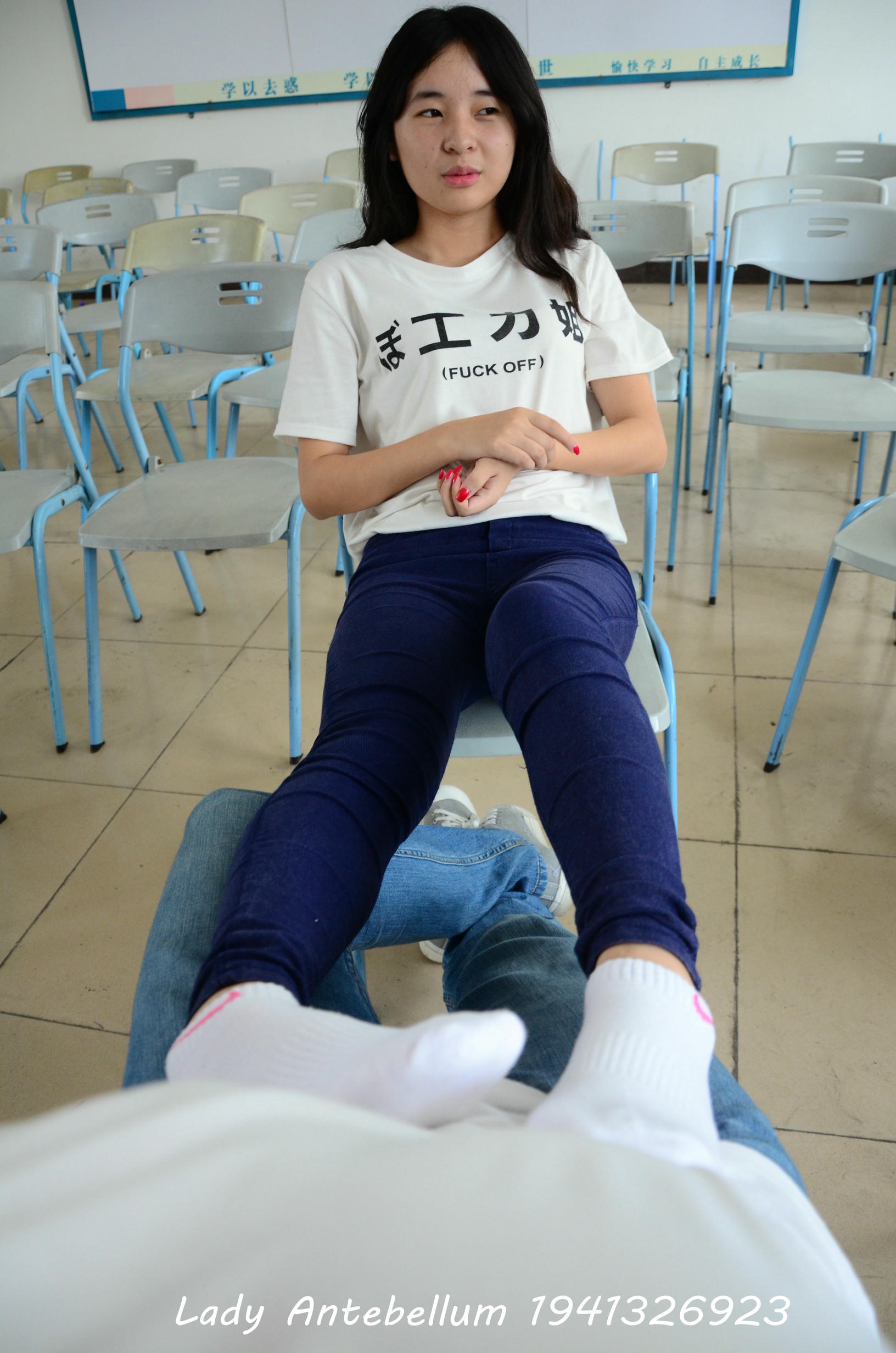 [战前女神] 恋足美腿棉袜女神级摄影套图 067 [88P-125MB]_第4集