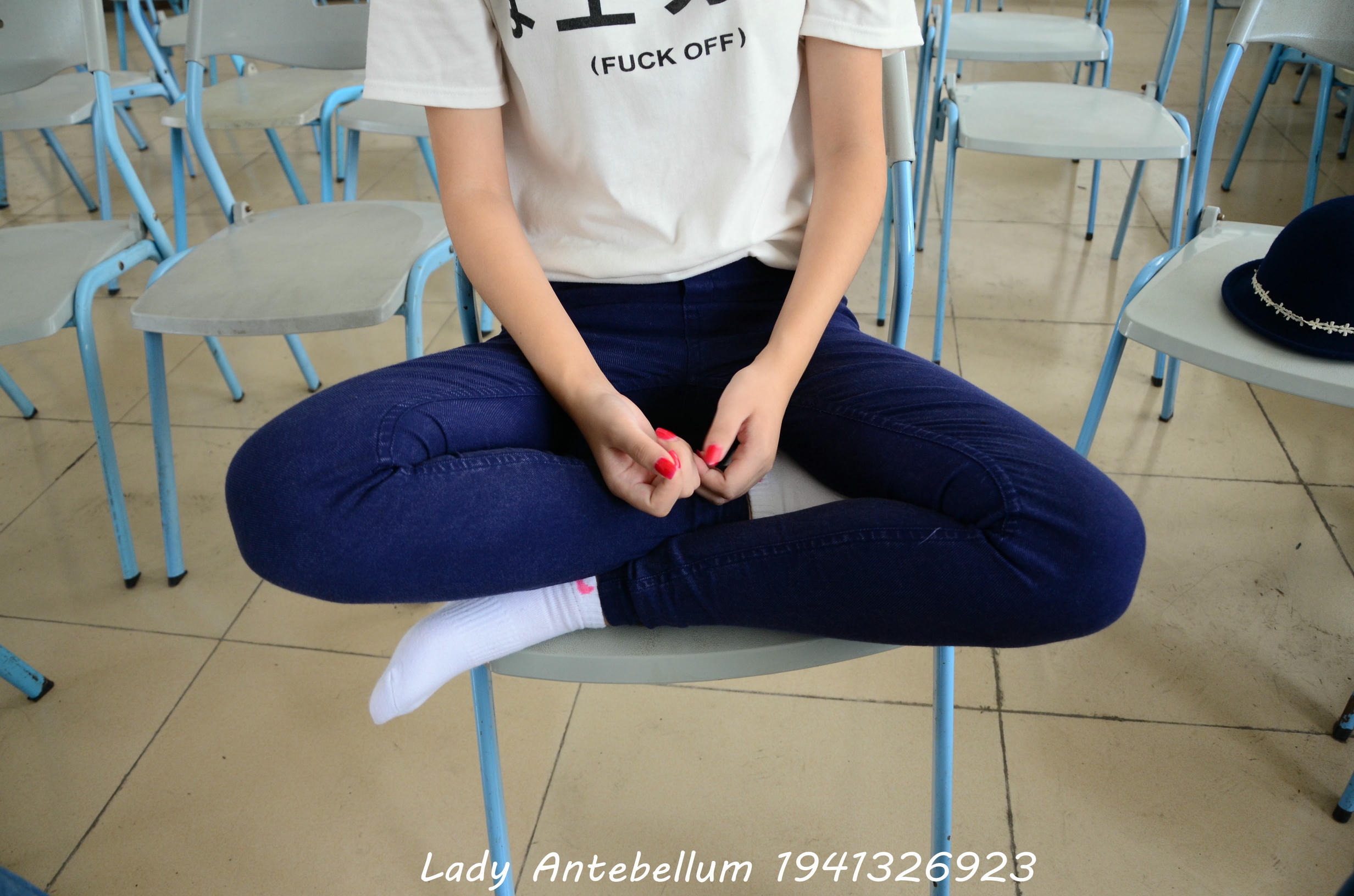 [战前女神] 恋足美腿棉袜女神级摄影套图 067 [88P-125MB]_第4集